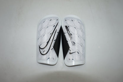Nike Mercurial Lite Football Shin guards size XS