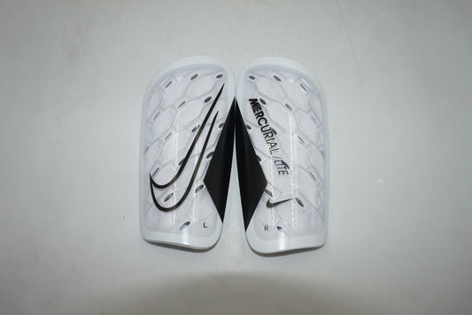 Nike Mercurial Lite Football Shin guards size XS