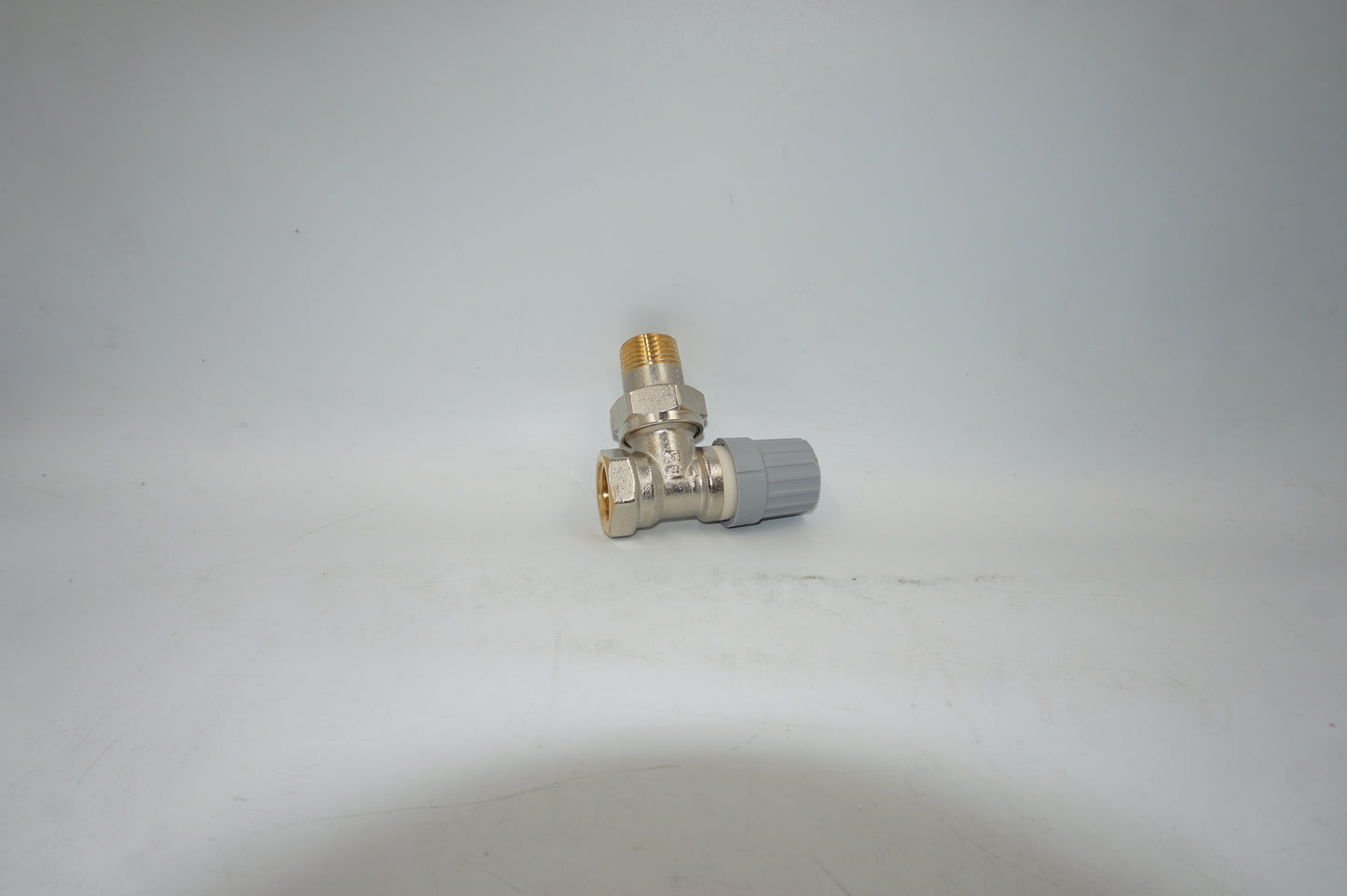 Danfuss RA-FN 15 1/2" vertical angled valve