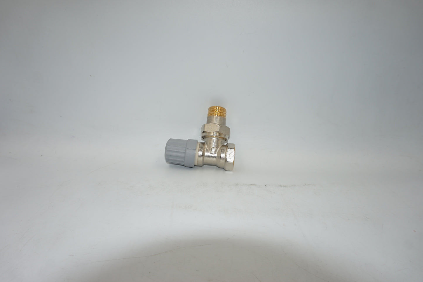 Danfuss RA-FN 15 1/2" vertical angled valve