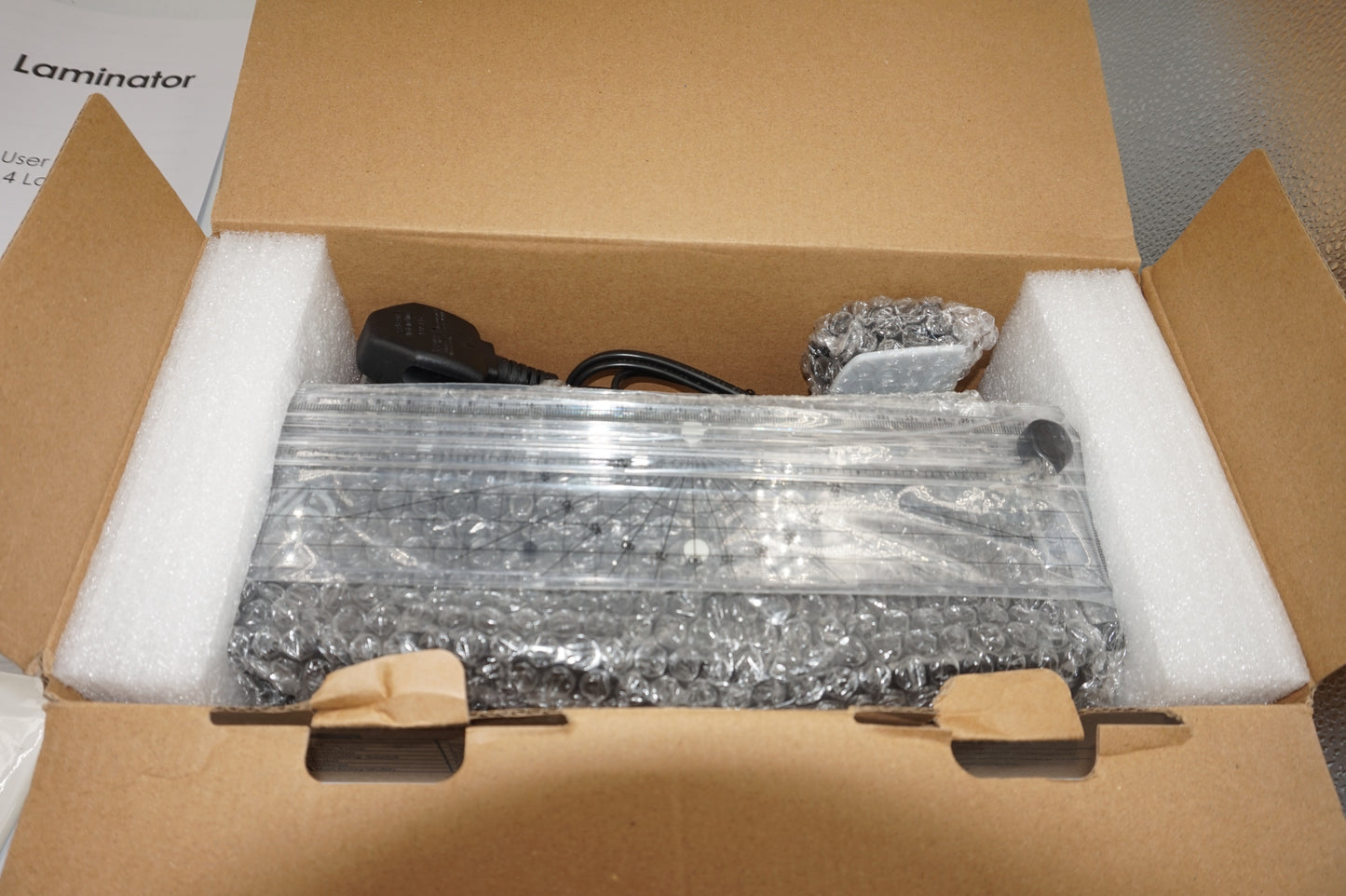 Unbranded A4 laminator model FN333 32X10X6.2cm