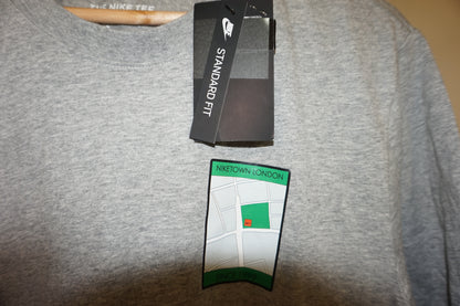 Nike T-shirt Mens size L