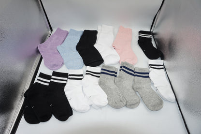 Job lot of ~92 various pairs of socks
