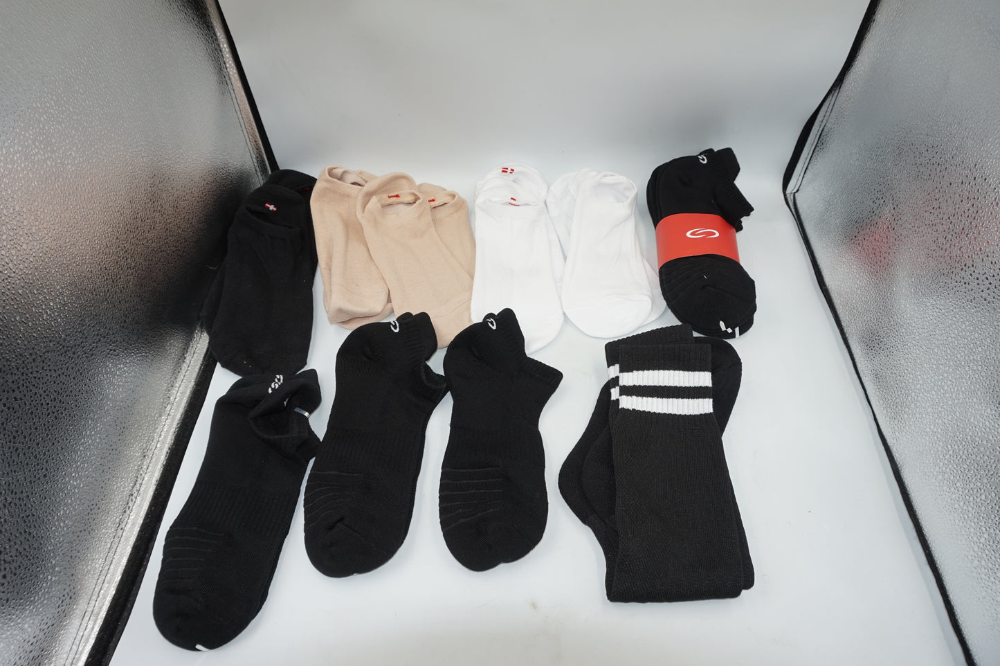 Job lot of ~92 various pairs of socks