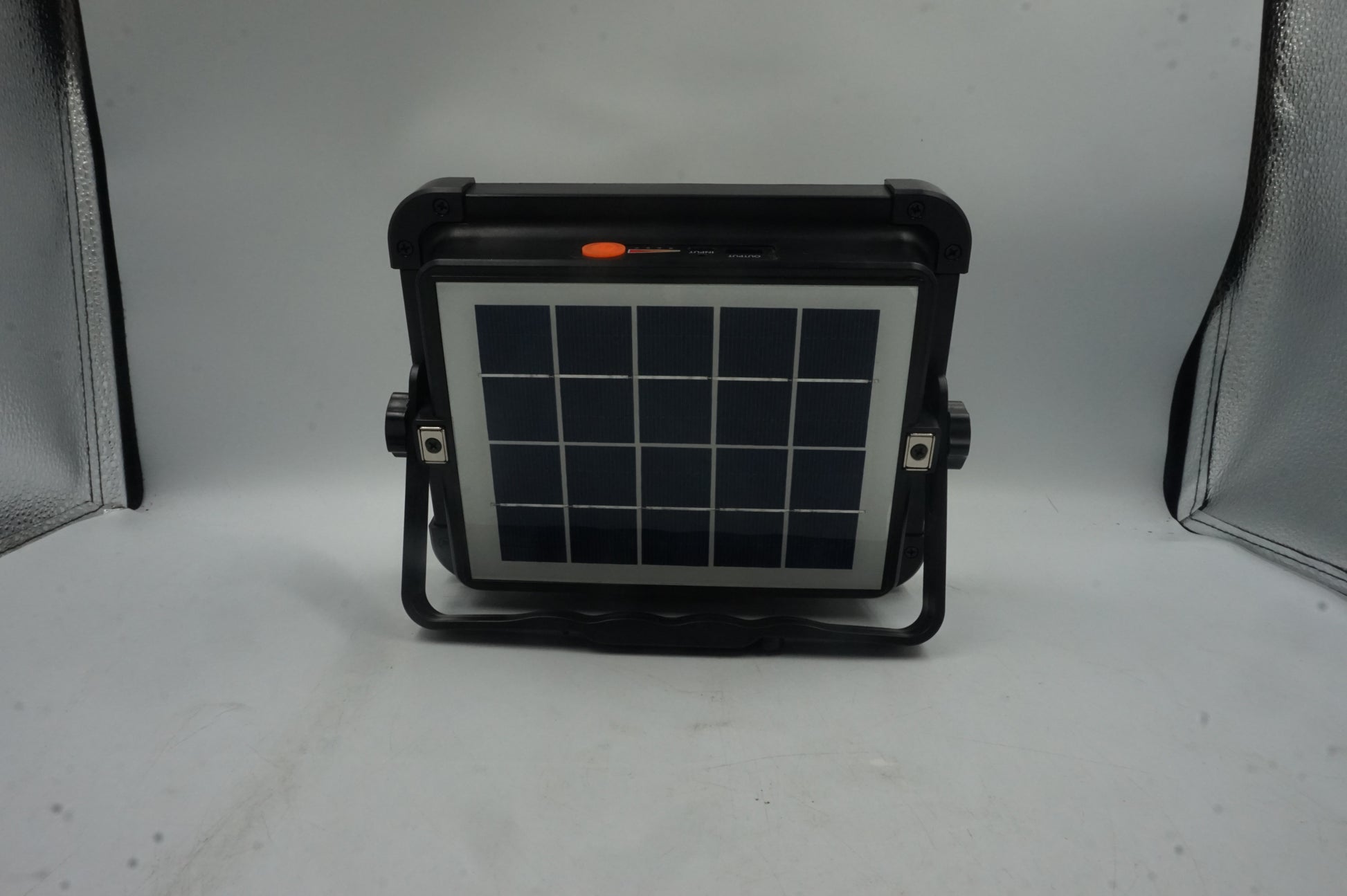 LED IP66 portable solar light with 4 modes and USB input and output