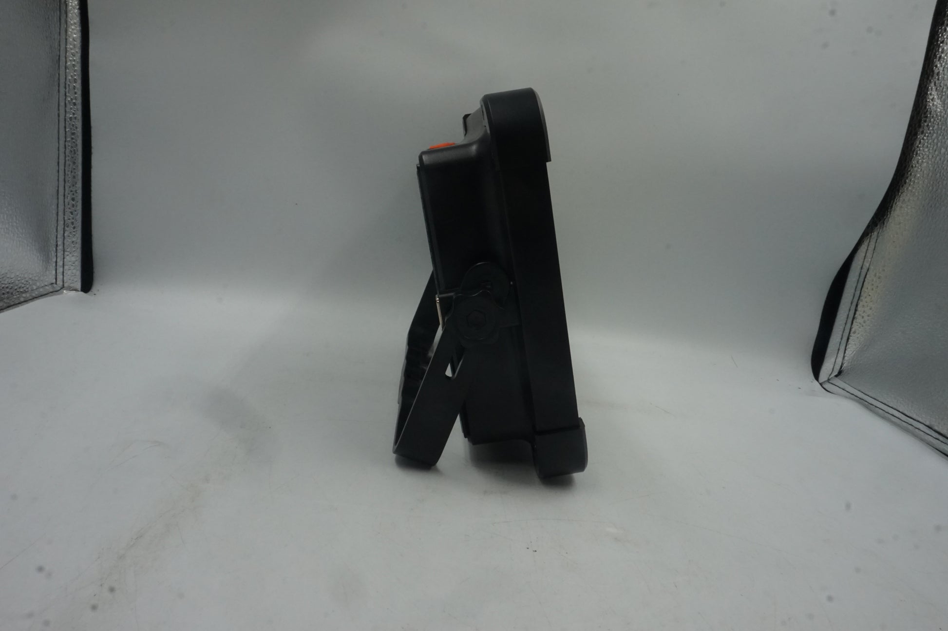 LED IP66 portable solar light with 4 modes and USB input and output