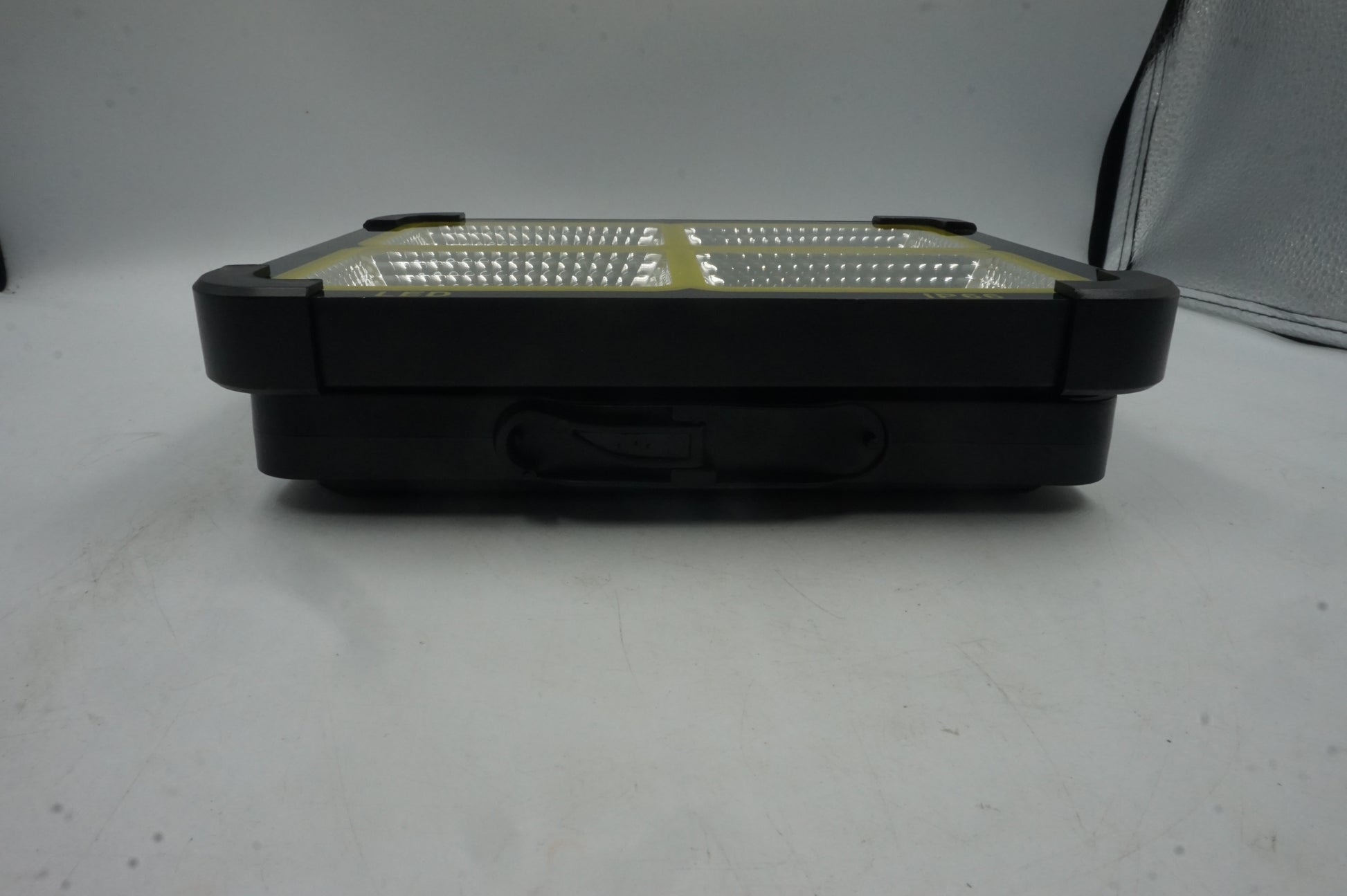 LED IP66 portable solar light with 4 modes and USB input and output