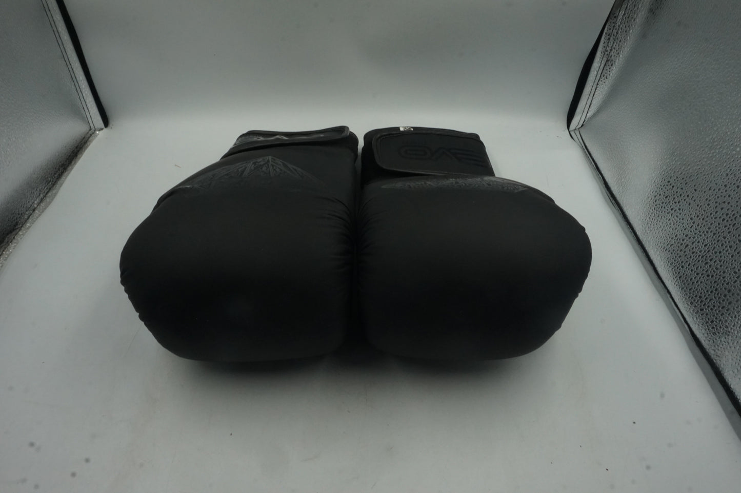 EVO fitness Maya diamond leather boxing gloves 14 Oz with hand wraps