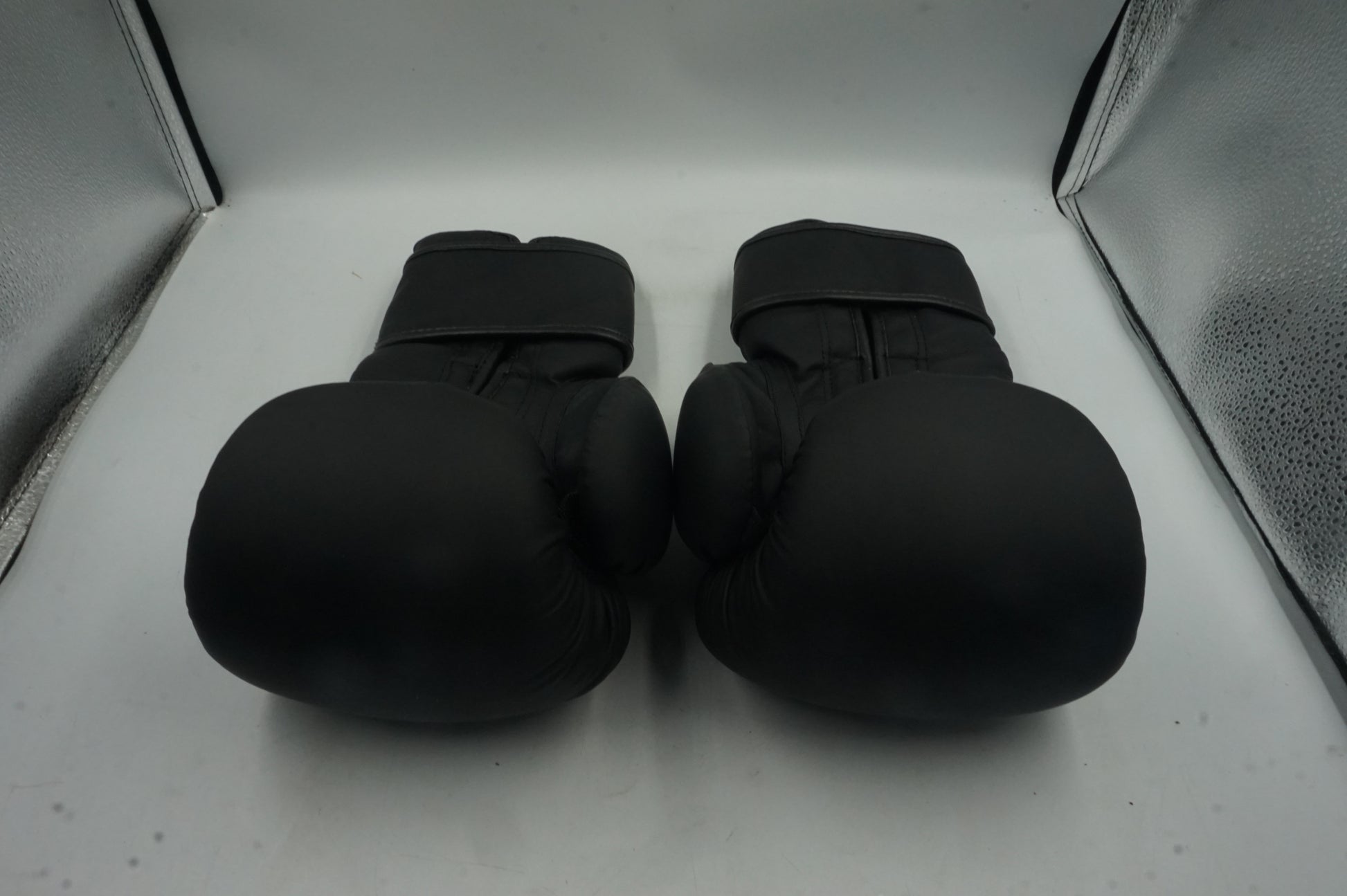 EVO fitness Maya diamond leather boxing gloves 14 Oz with hand wraps