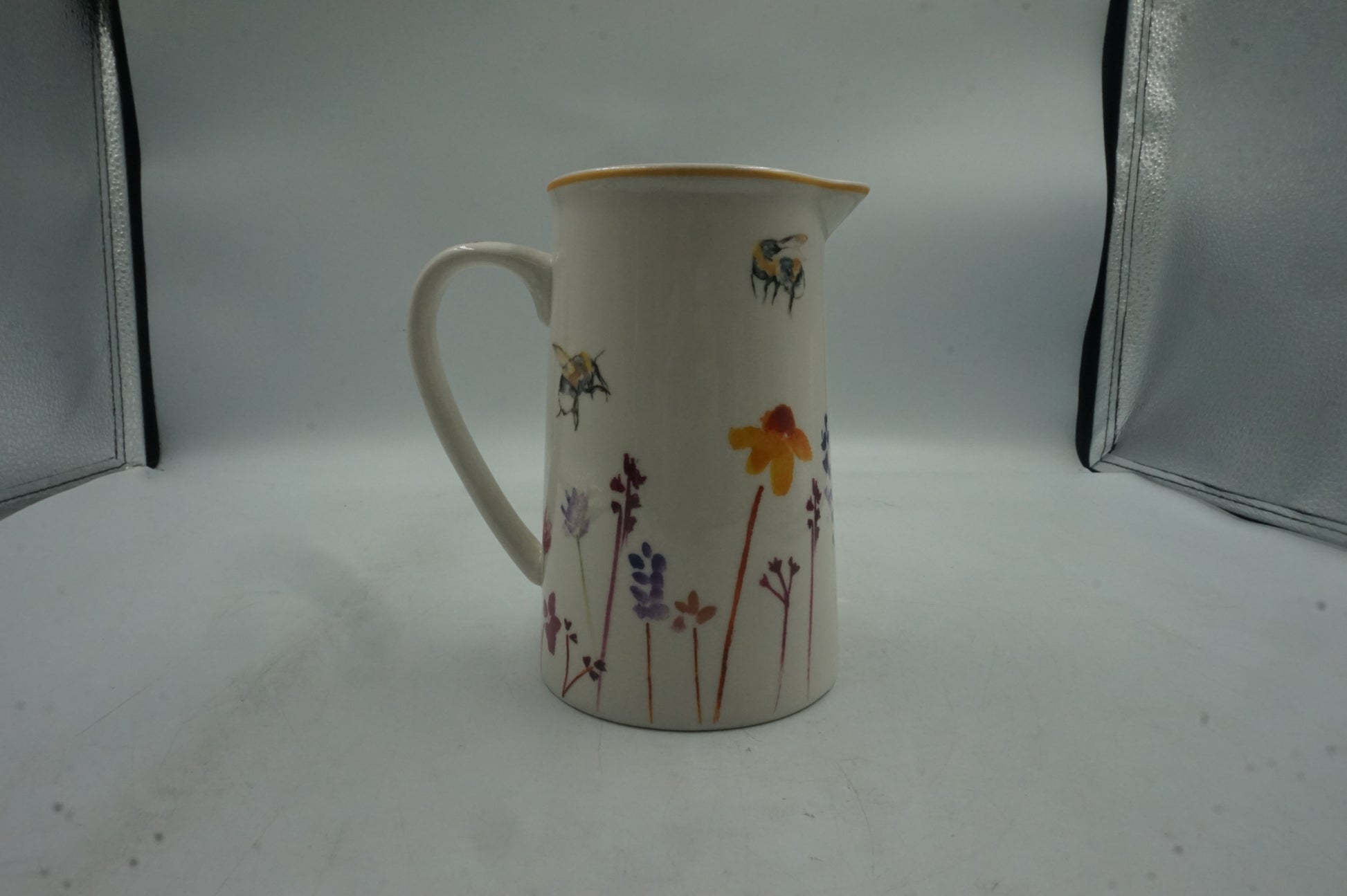 the Leonardo collection busy bees fine china jug