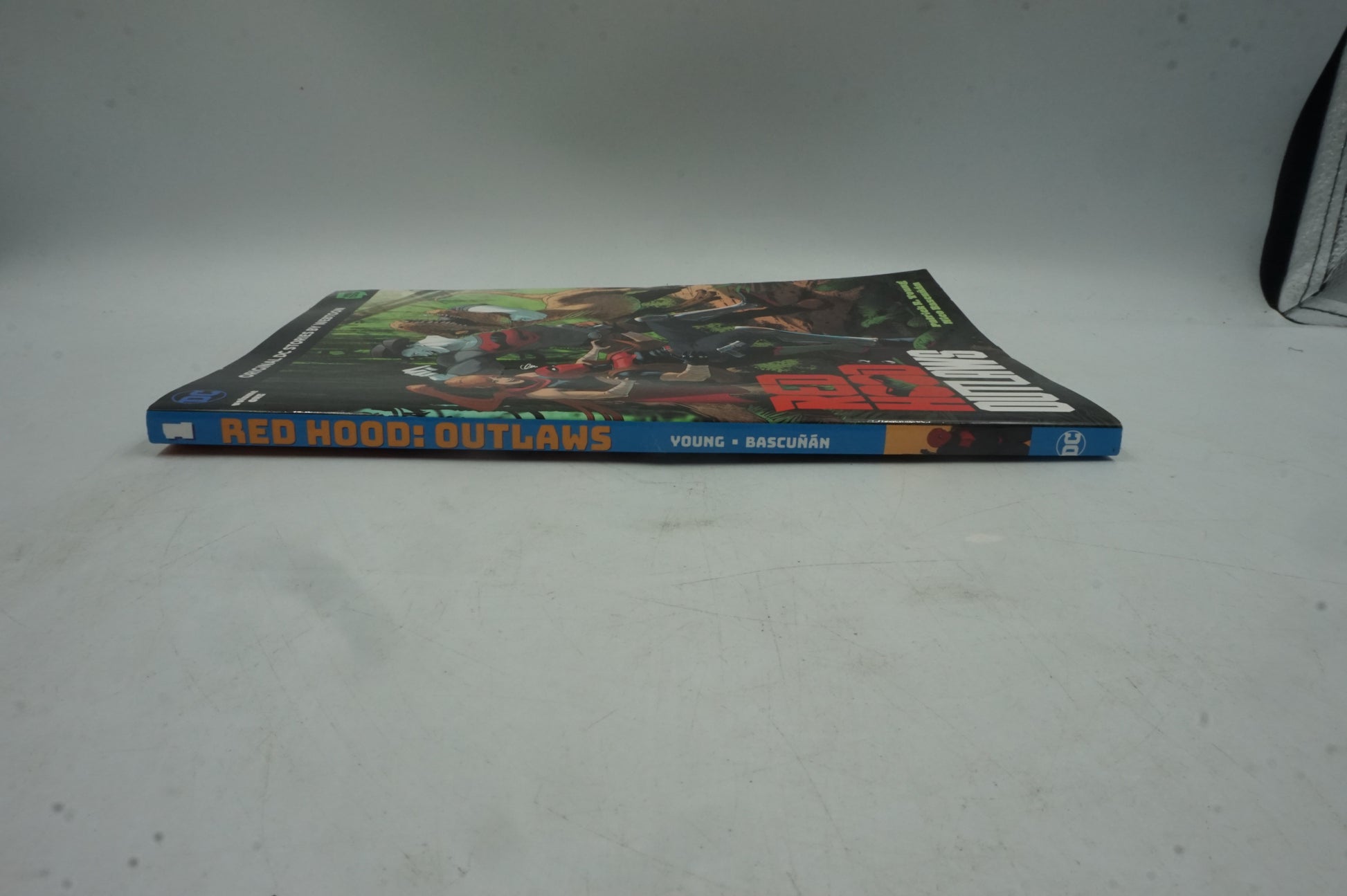 DC comics red hood outlaws volume 1