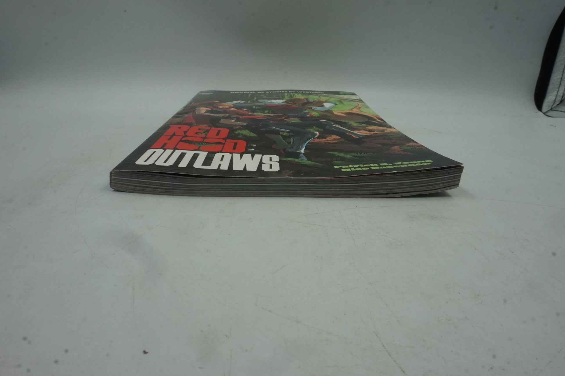 DC comics red hood outlaws volume 1