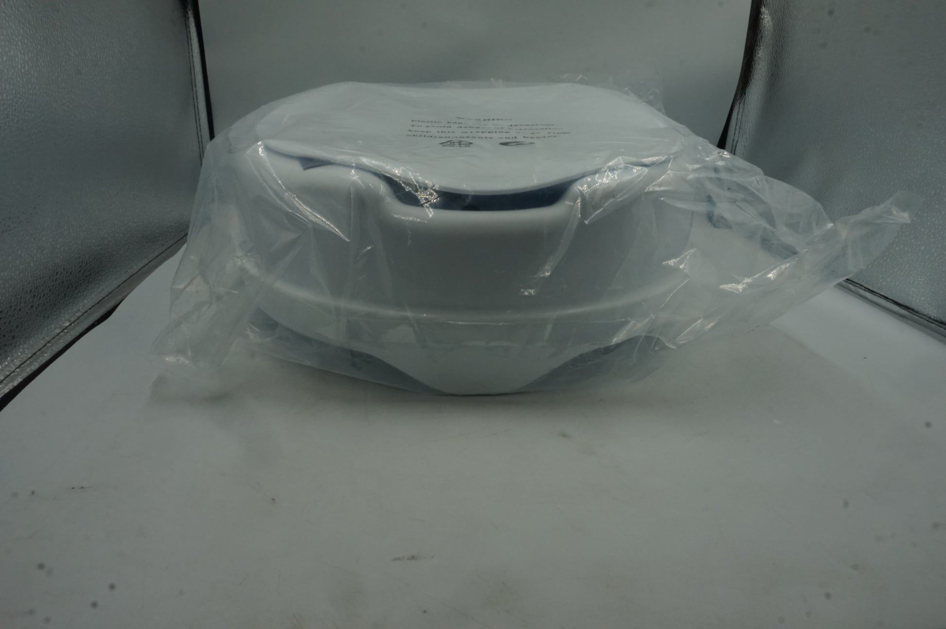 mobiclinic titan 10CM raised toilet seat with lid