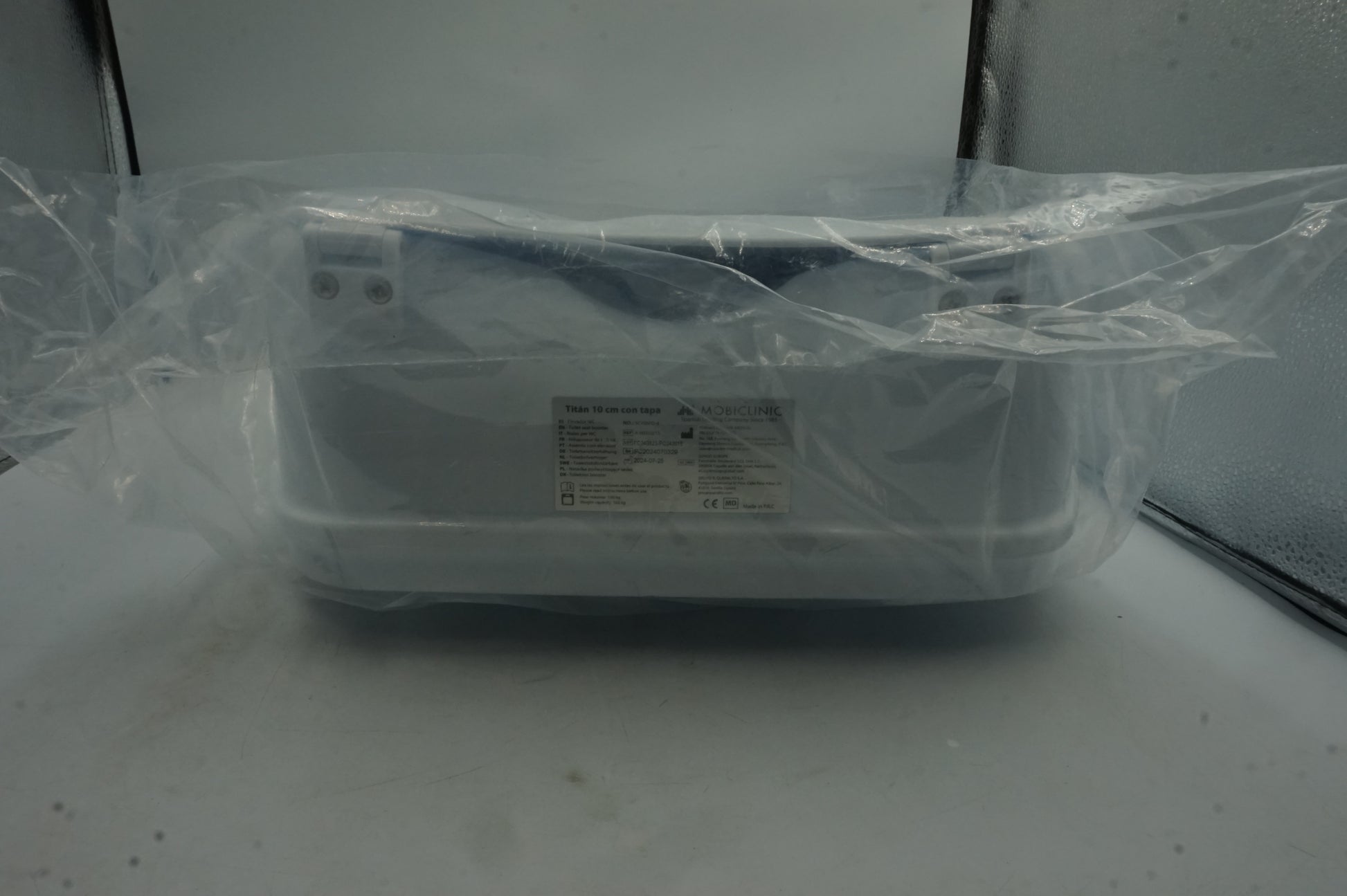 mobiclinic titan 10CM raised toilet seat with lid