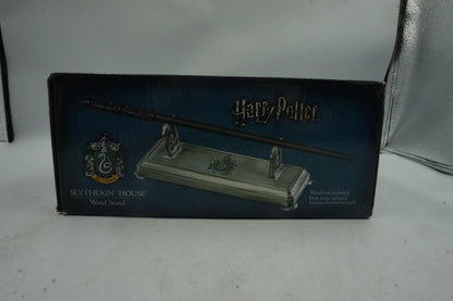 the noble collection harry pooter 8" die cast metal Slytherin house wand stand