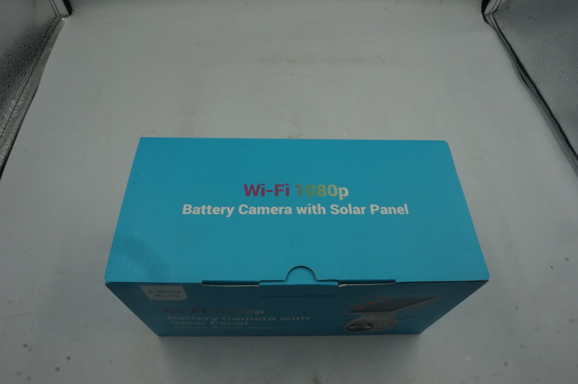 Wi-Fi 1080p battery camera with solar panel