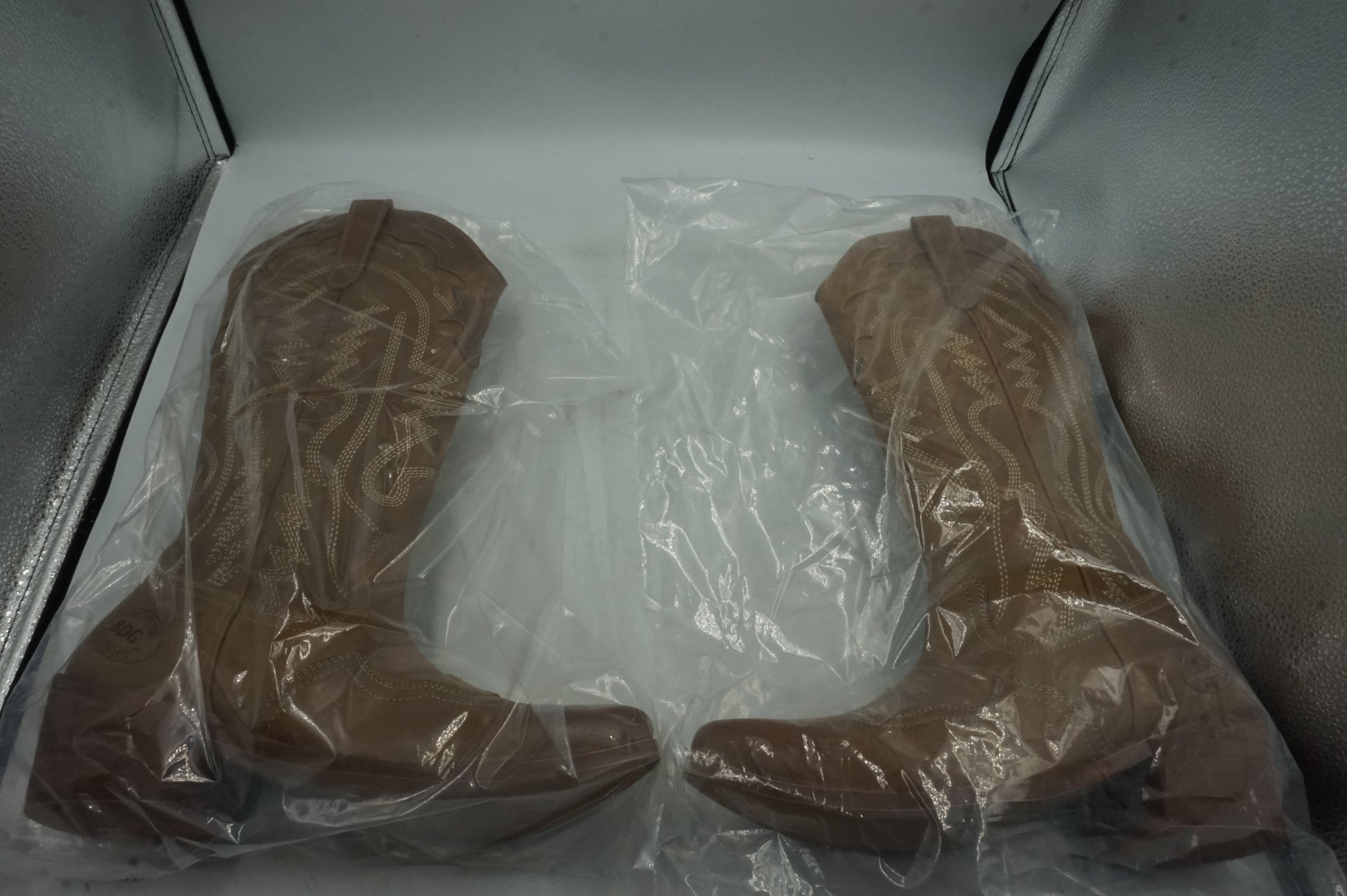 BDG tan Dallas leather boots size 4