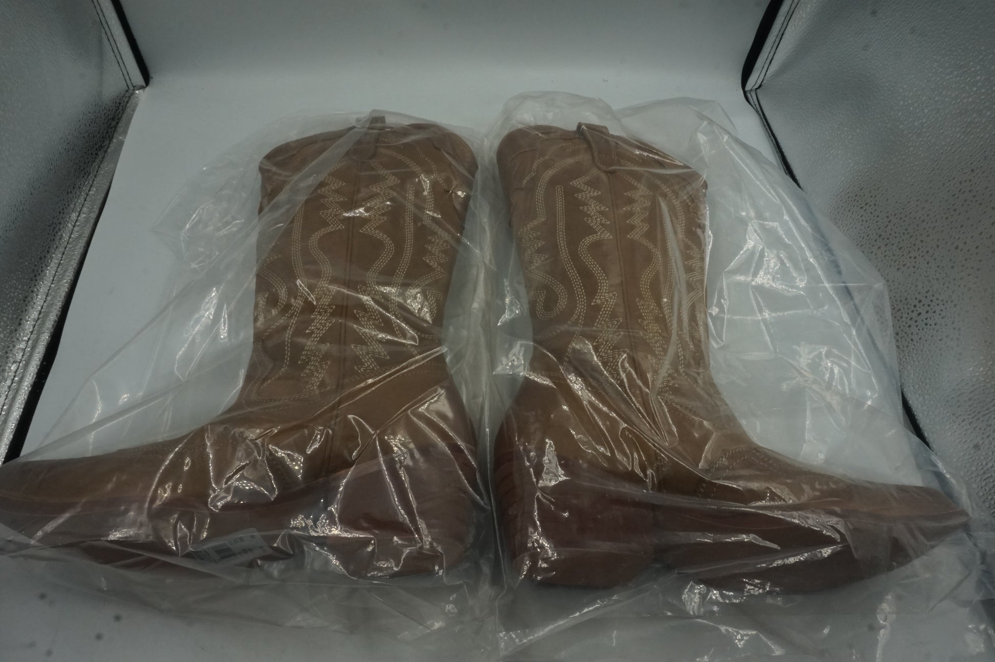 BDG tan Dallas leather boots size 4