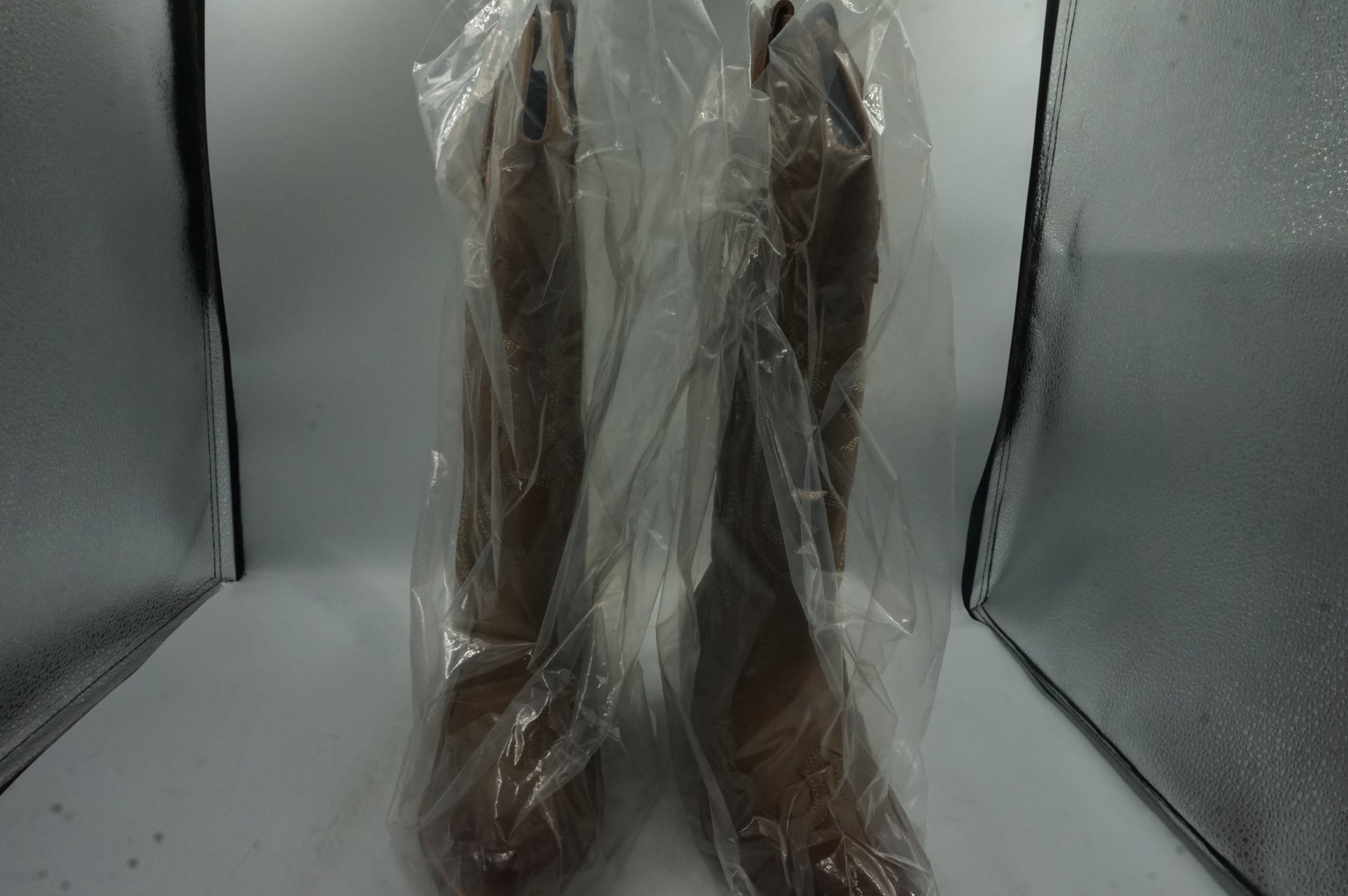 BDG tan Dallas leather boots size 4