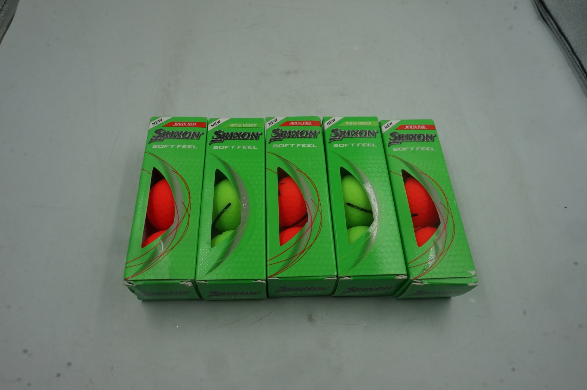 Mixed Pack of 5 Srixon 15 soft feel brite green & red golf balls
