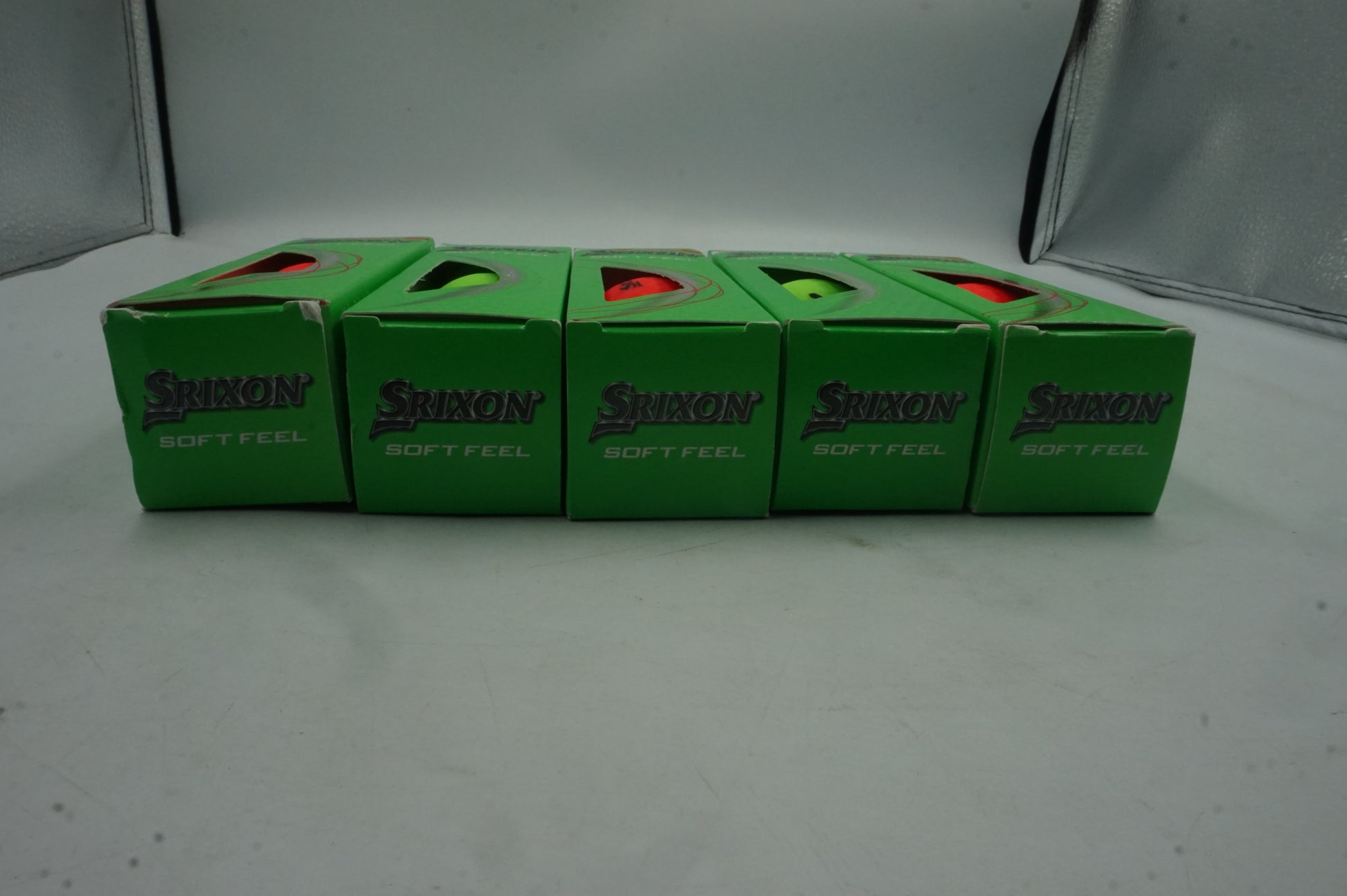 Mixed Pack of 5 Srixon 15 soft feel brite green & red golf balls