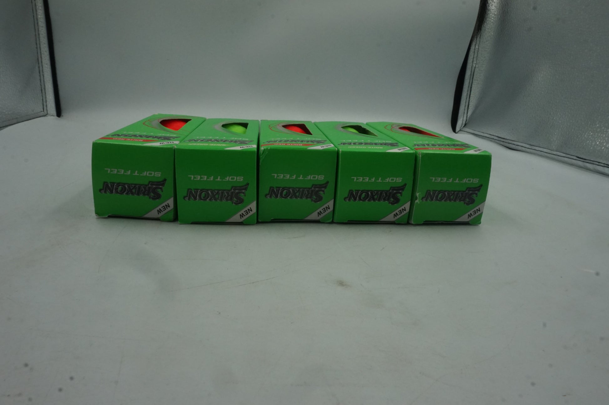 Mixed Pack of 5 Srixon 15 soft feel brite green & red golf balls