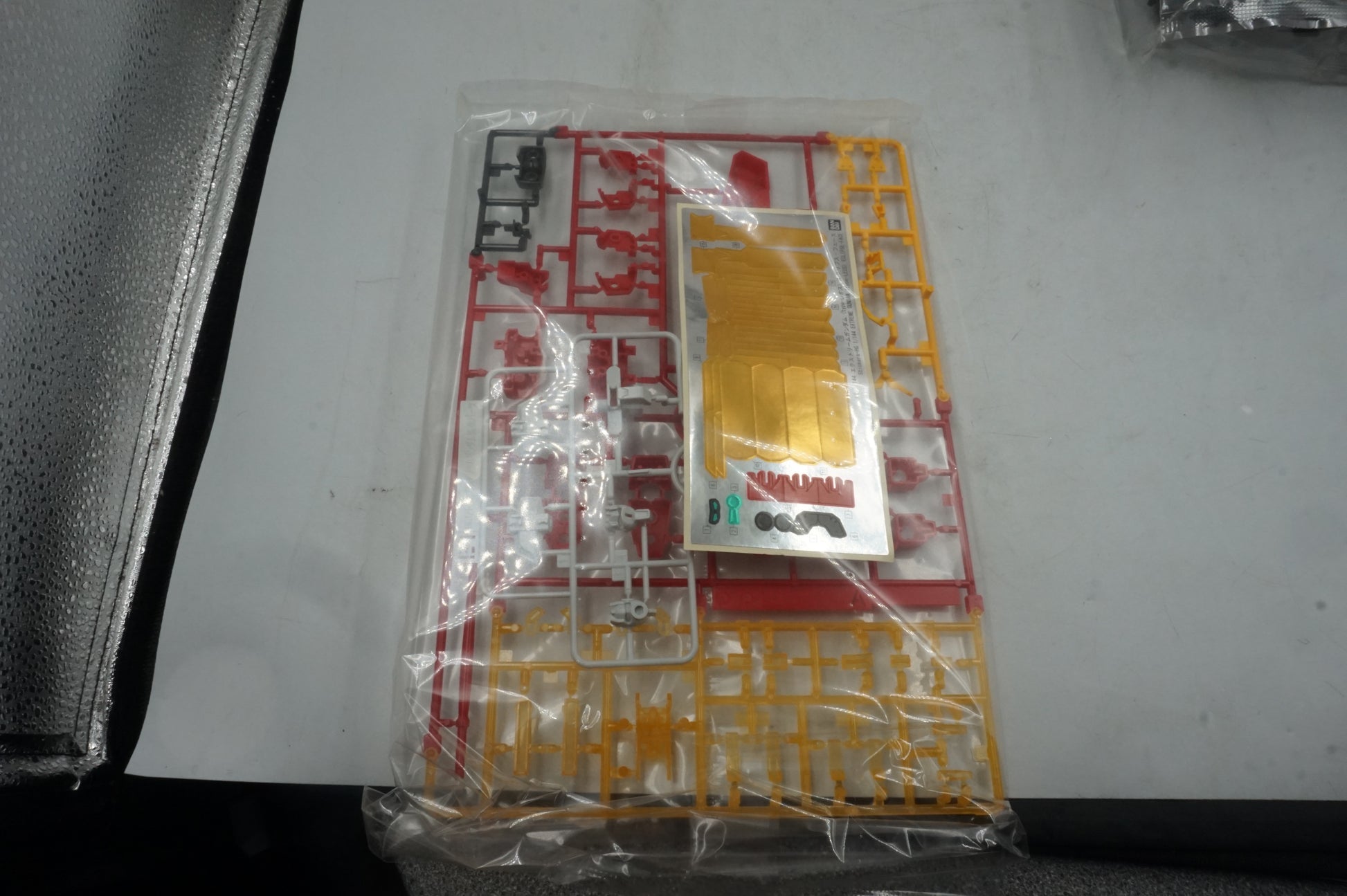 BANDAI HG 1/144 extreme Gundam (Type-LEOS) eclipse-face model kit