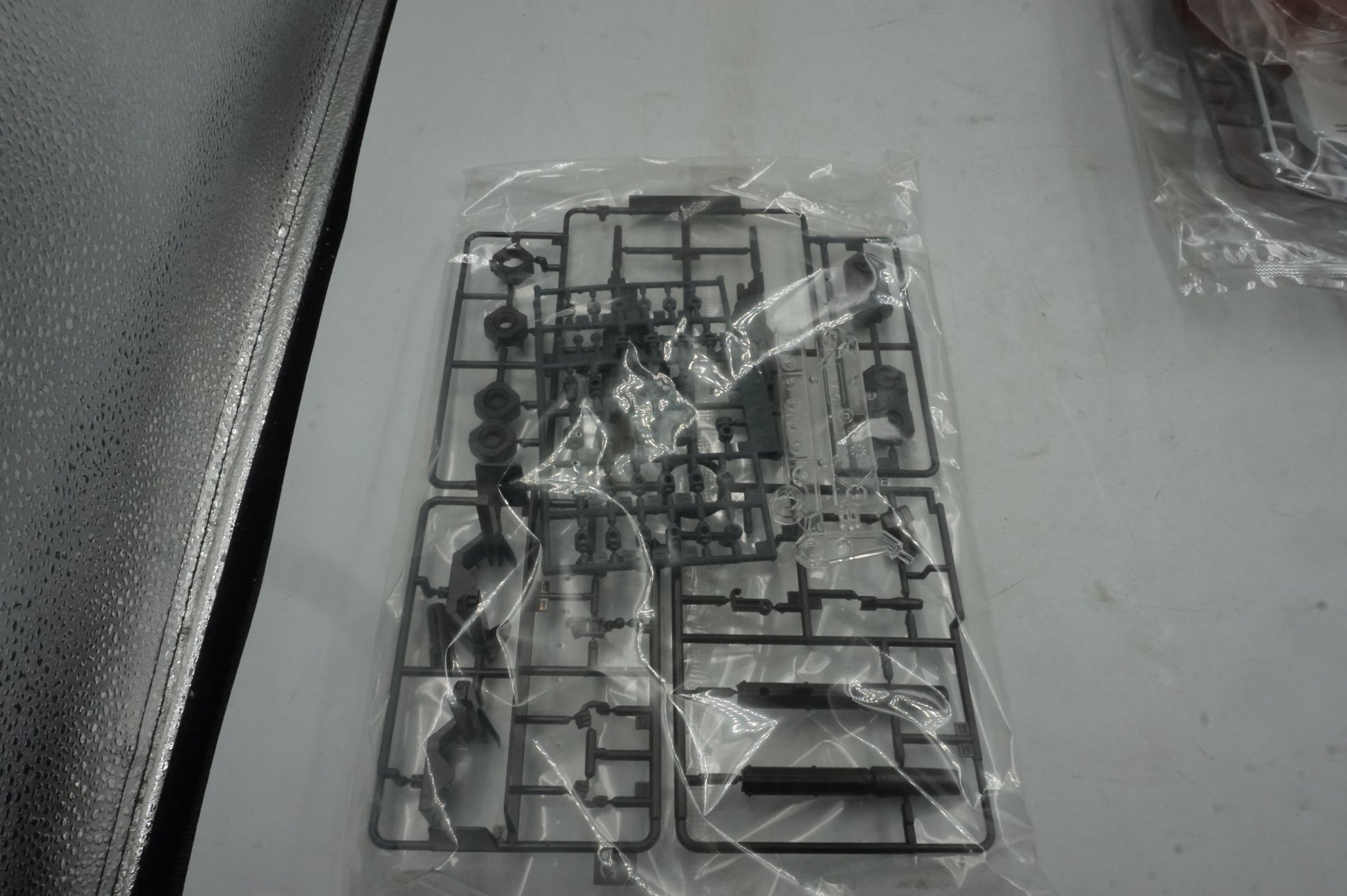 BANDAI HG 1/144 extreme Gundam (Type-LEOS) eclipse-face model kit