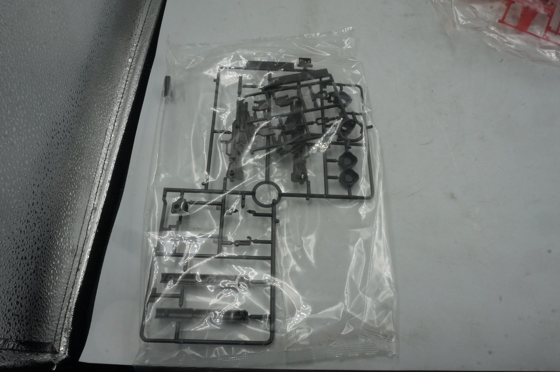 BANDAI HG 1/144 extreme Gundam (Type-LEOS) eclipse-face model kit