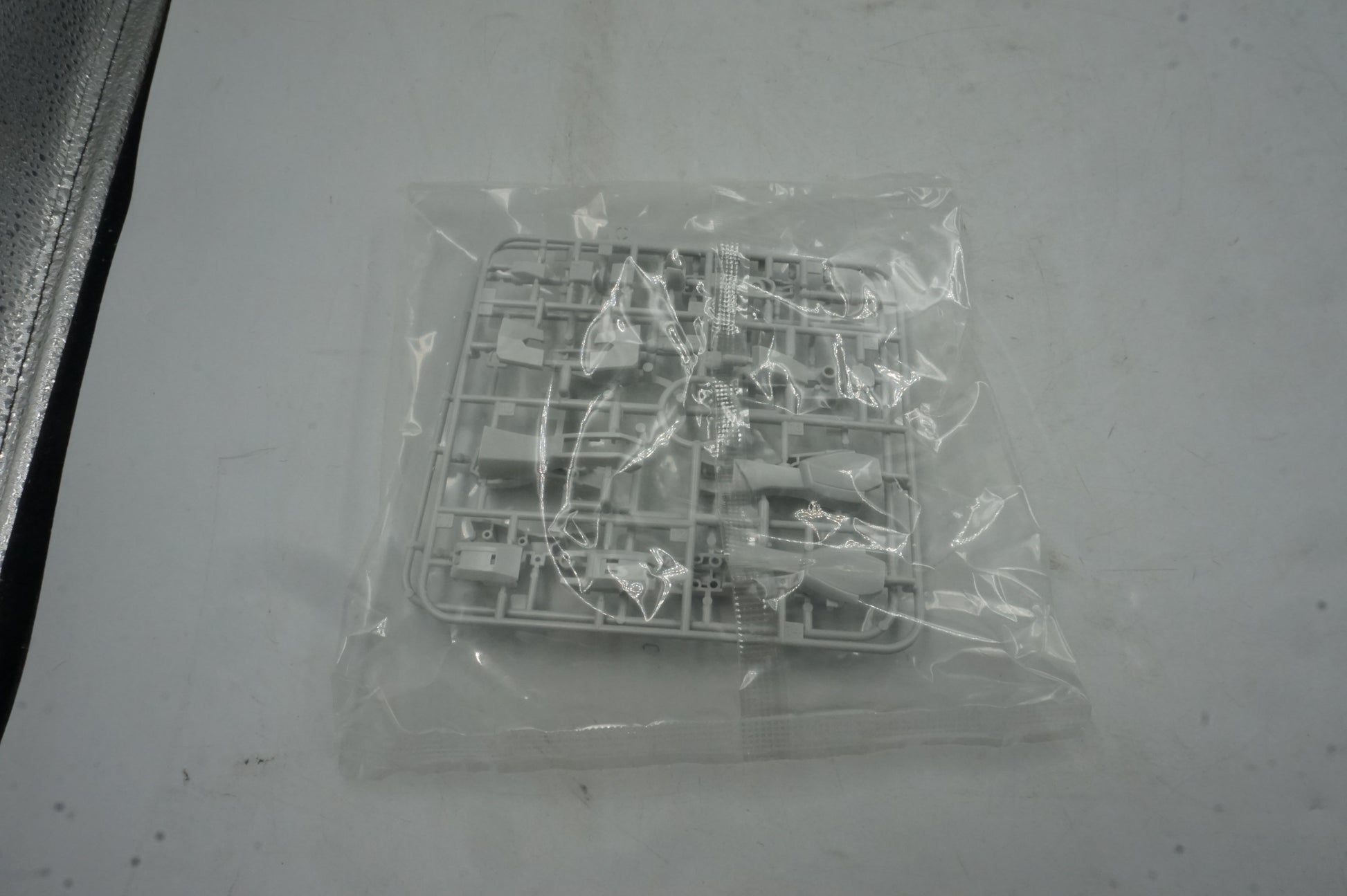 BANDAI HG 1/144 extreme Gundam (Type-LEOS) eclipse-face model kit