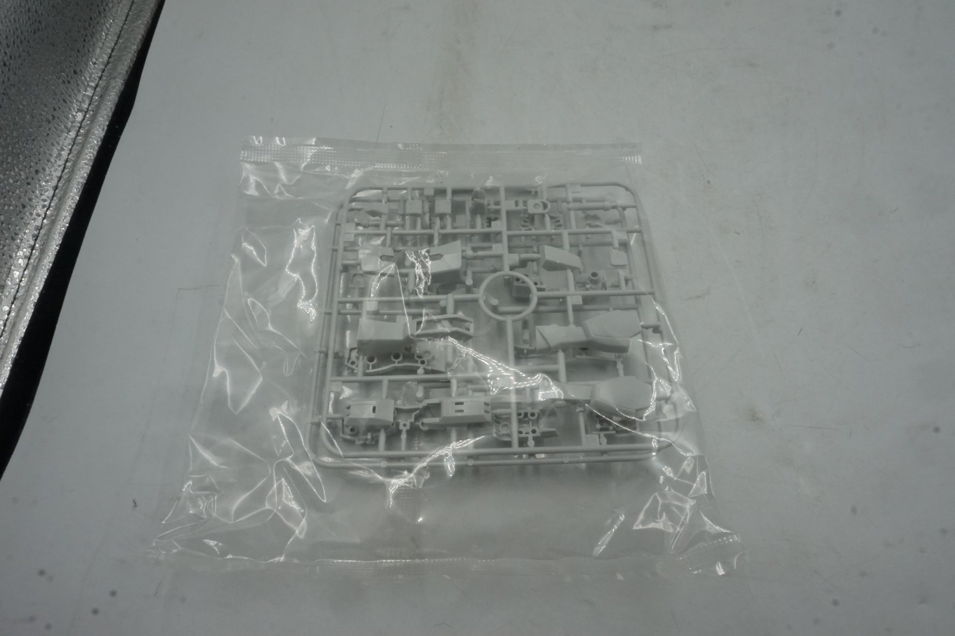 BANDAI HG 1/144 extreme Gundam (Type-LEOS) eclipse-face model kit