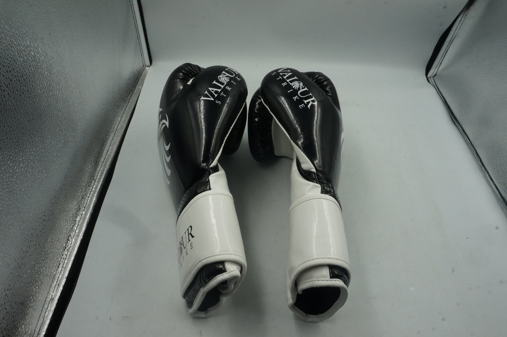 Valour strike boxing gloves 14oz