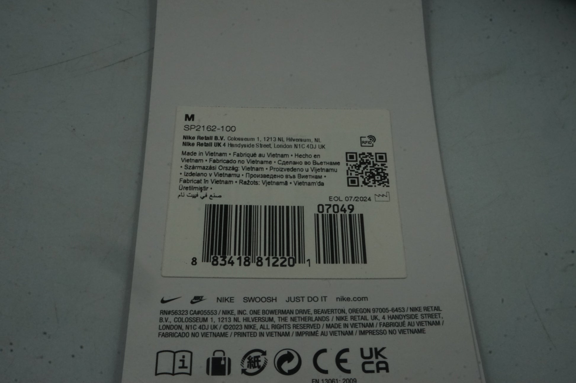 Nike football nike J shin guard size M
