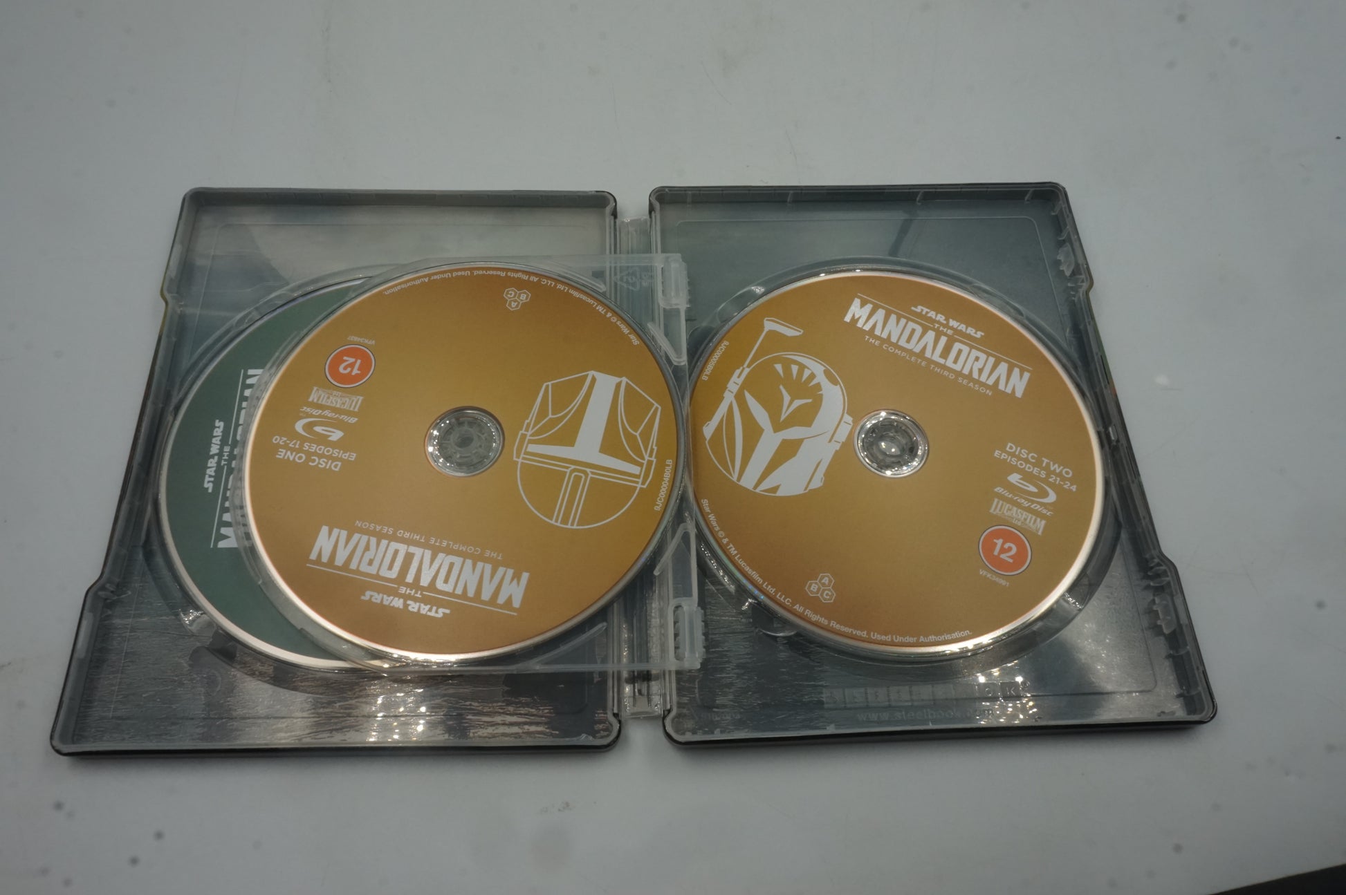 Star Wars the Mandalorian the complete third season Steelbook