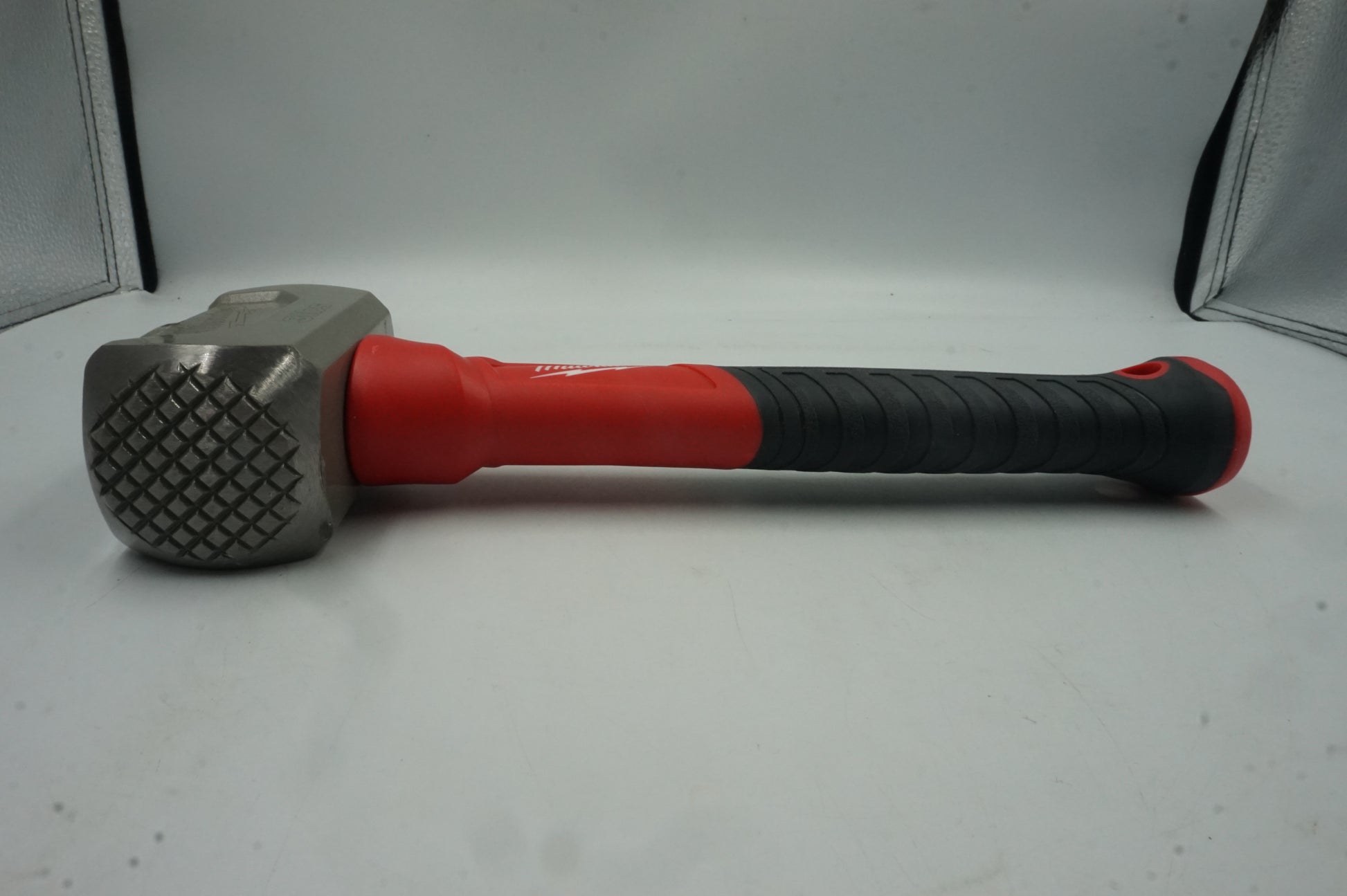 Milwaukee 3Ib fiberglass club drilling hammer 48-22-9310
