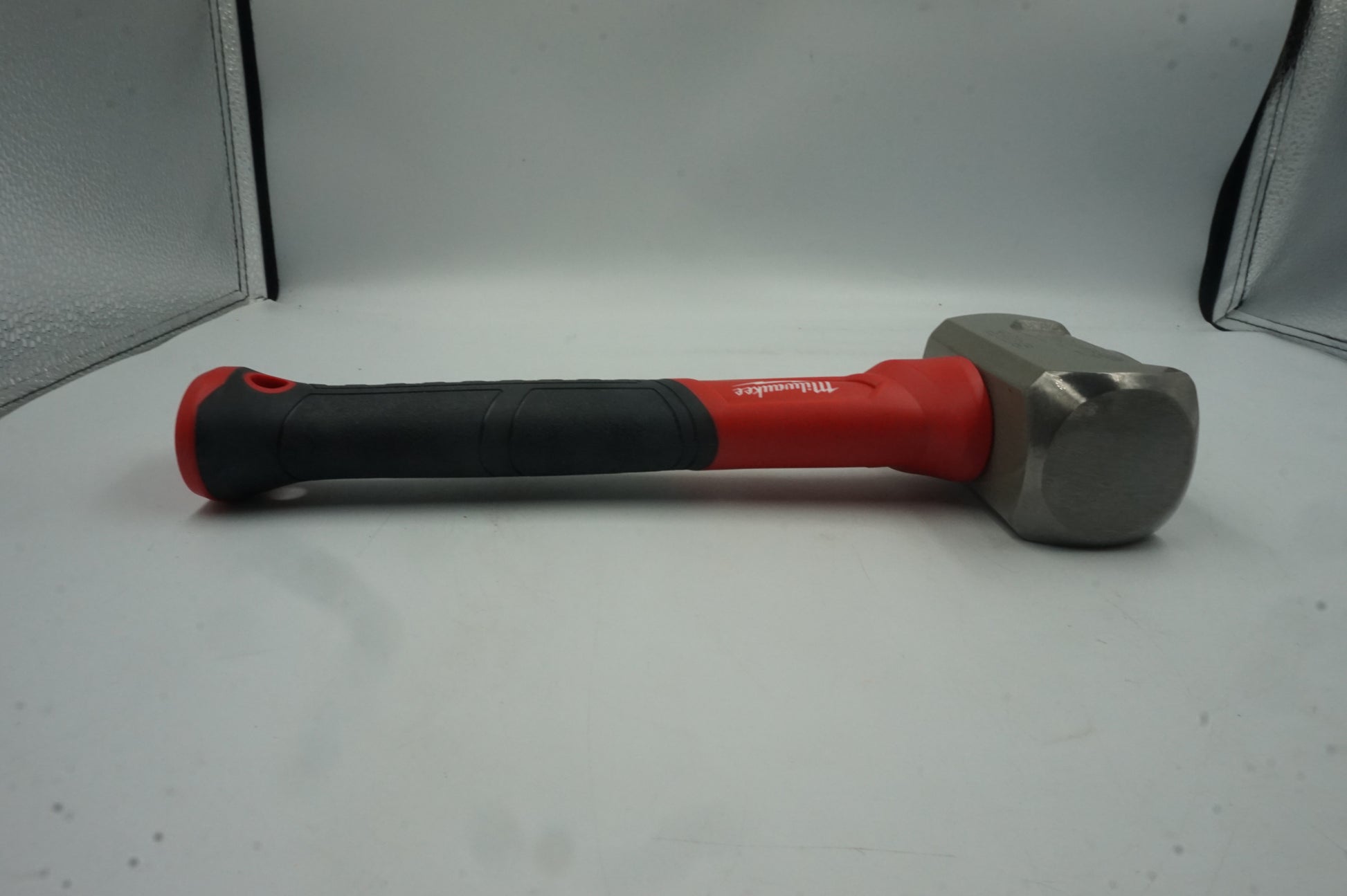 Milwaukee 3Ib fiberglass club drilling hammer 48-22-9310