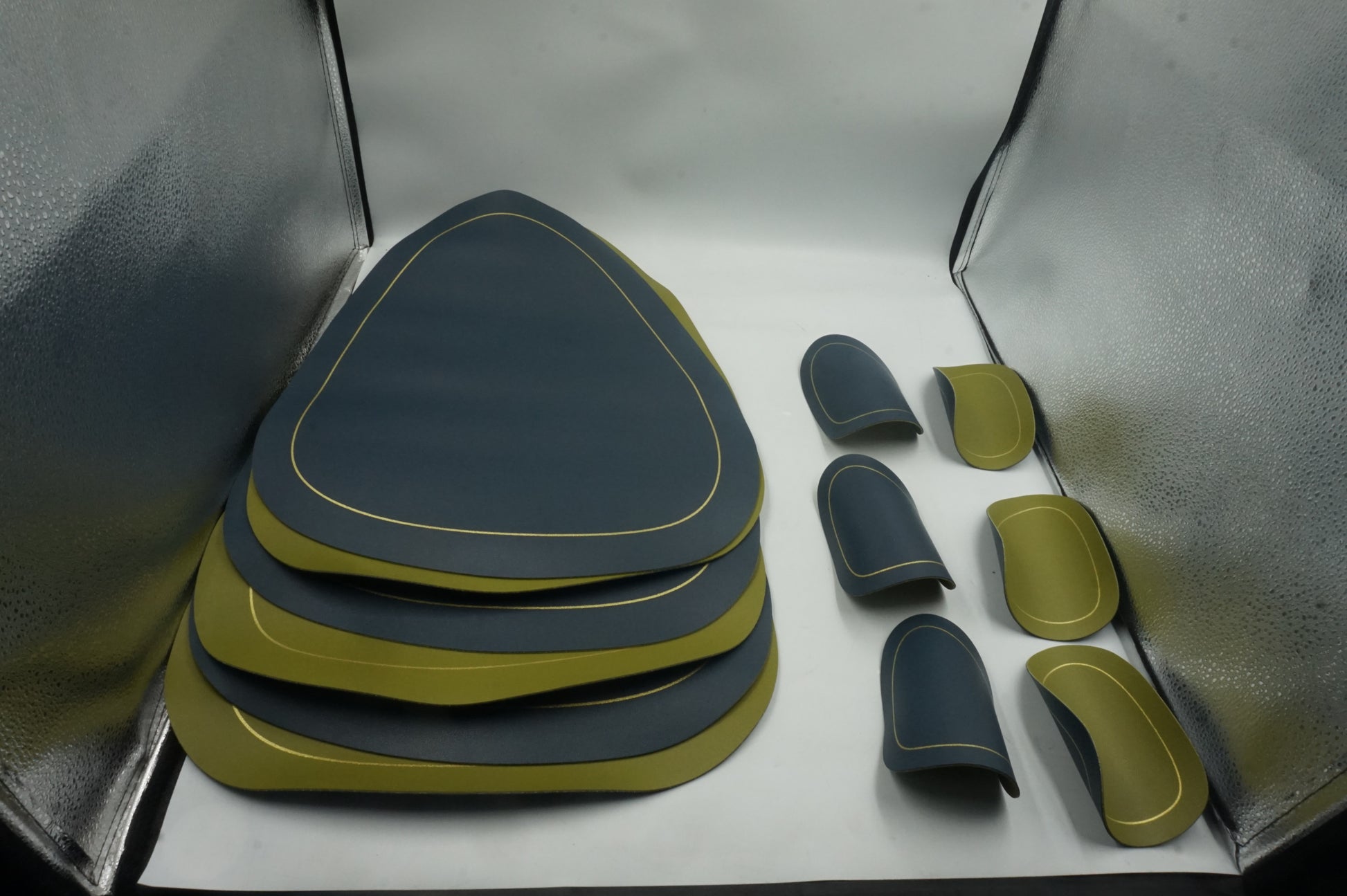 set of 6 blue and green leather placemats 44X37cm and coasters 13.5X11.5CM