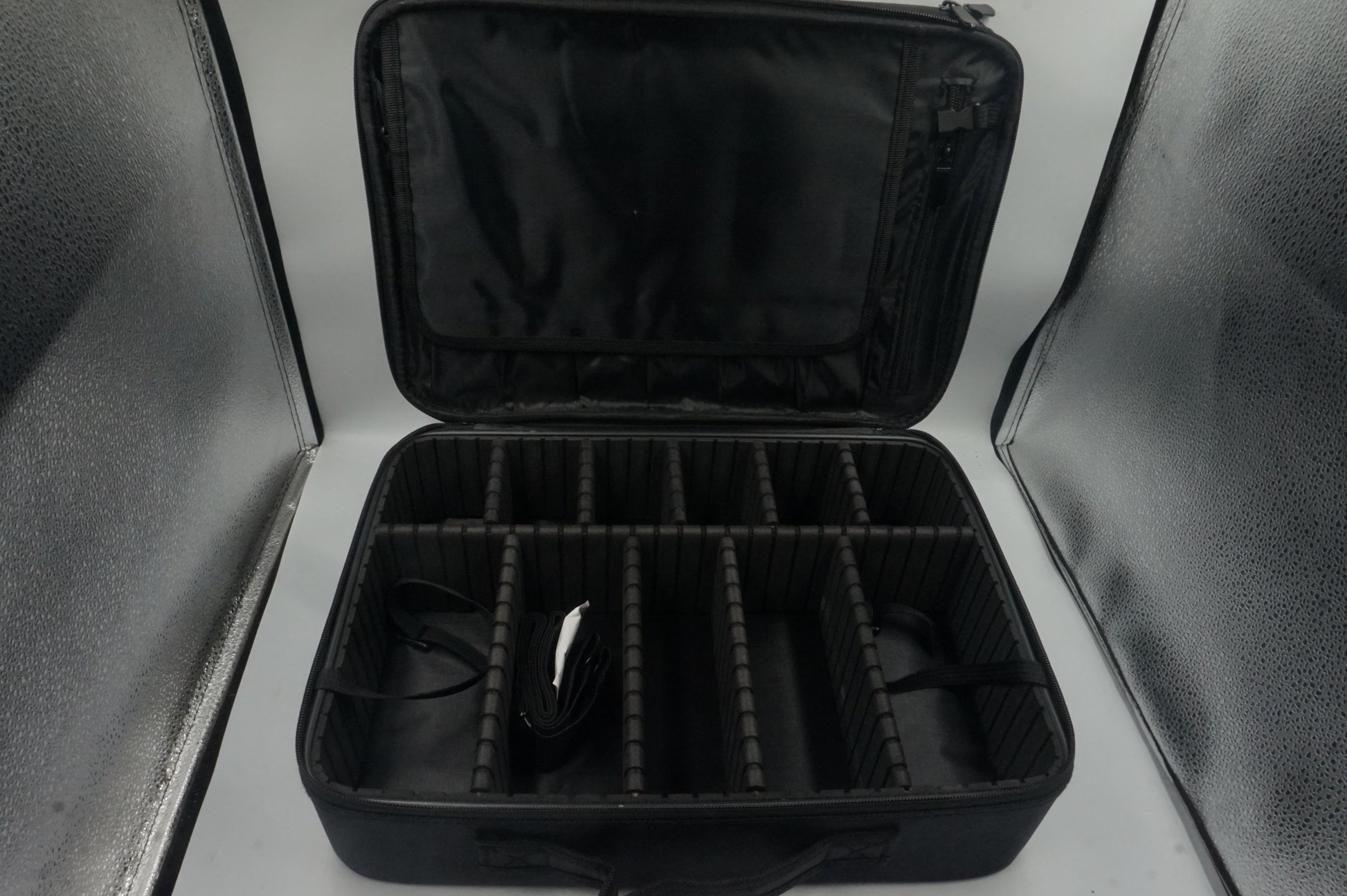 unbranded adjustable travel makeup case bag size L