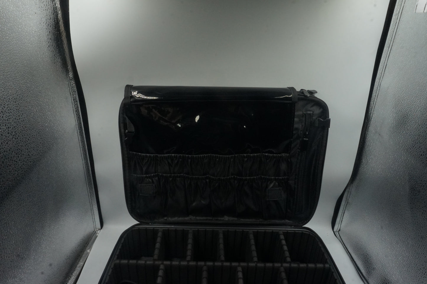 unbranded adjustable travel makeup case bag size L