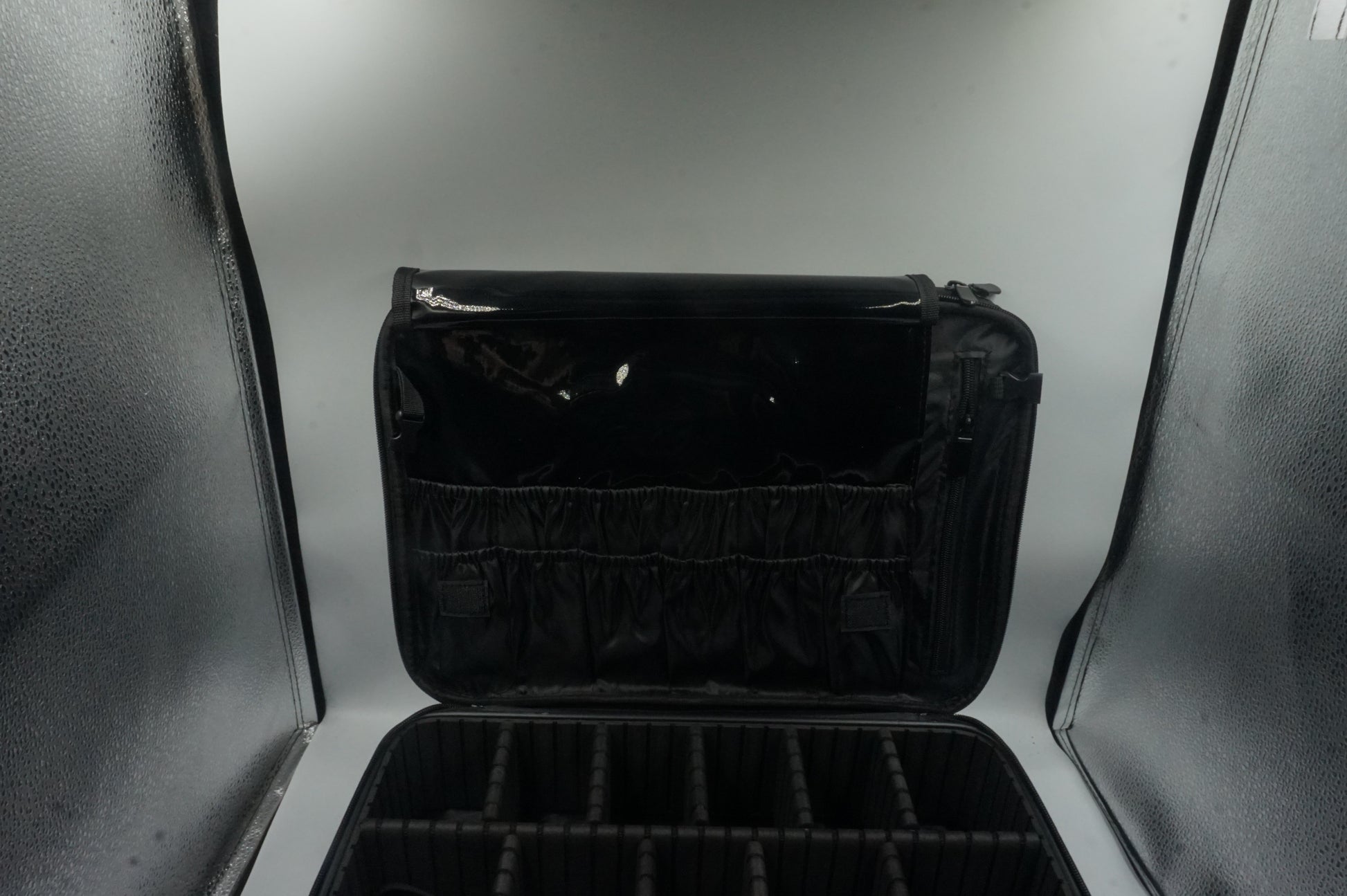 unbranded adjustable travel makeup case bag size L