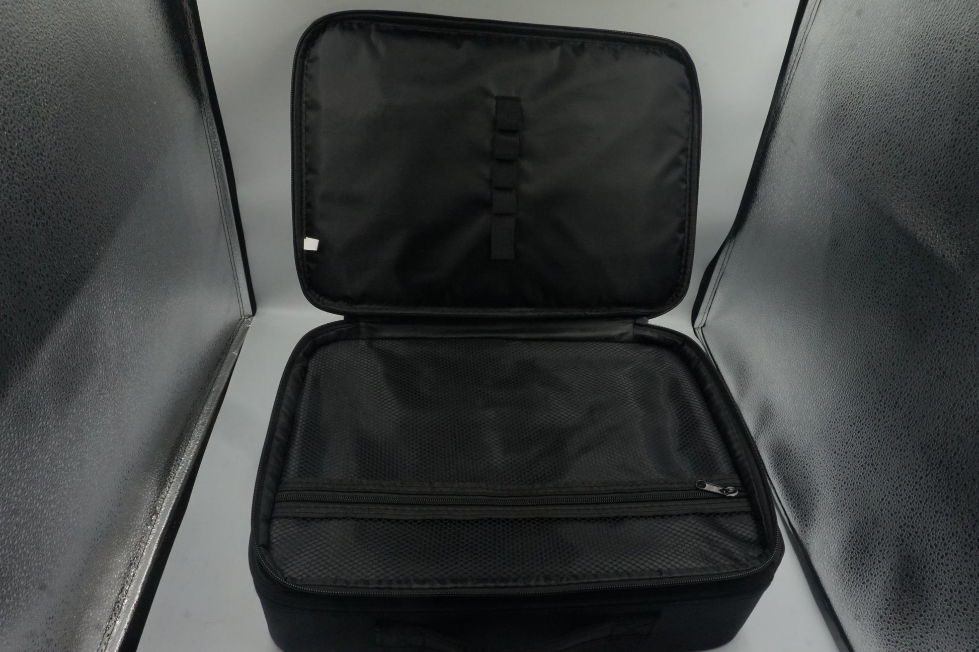 unbranded adjustable travel makeup case bag size L