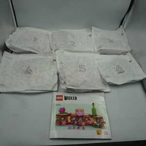 Lego Wicked Glinda & Elphaba's dormitory set 75683