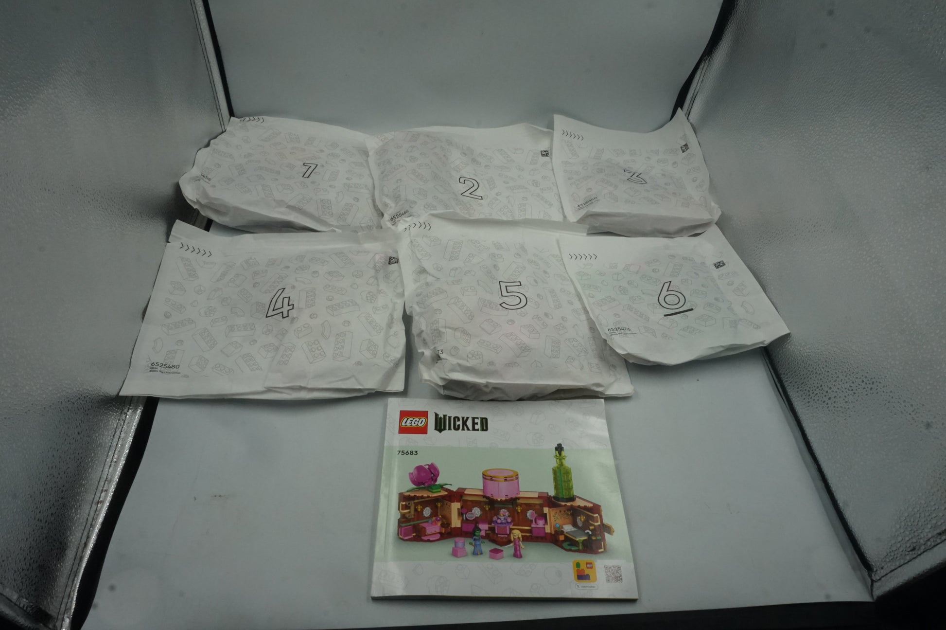 Lego Wicked Glinda & Elphaba's dormitory set 75683