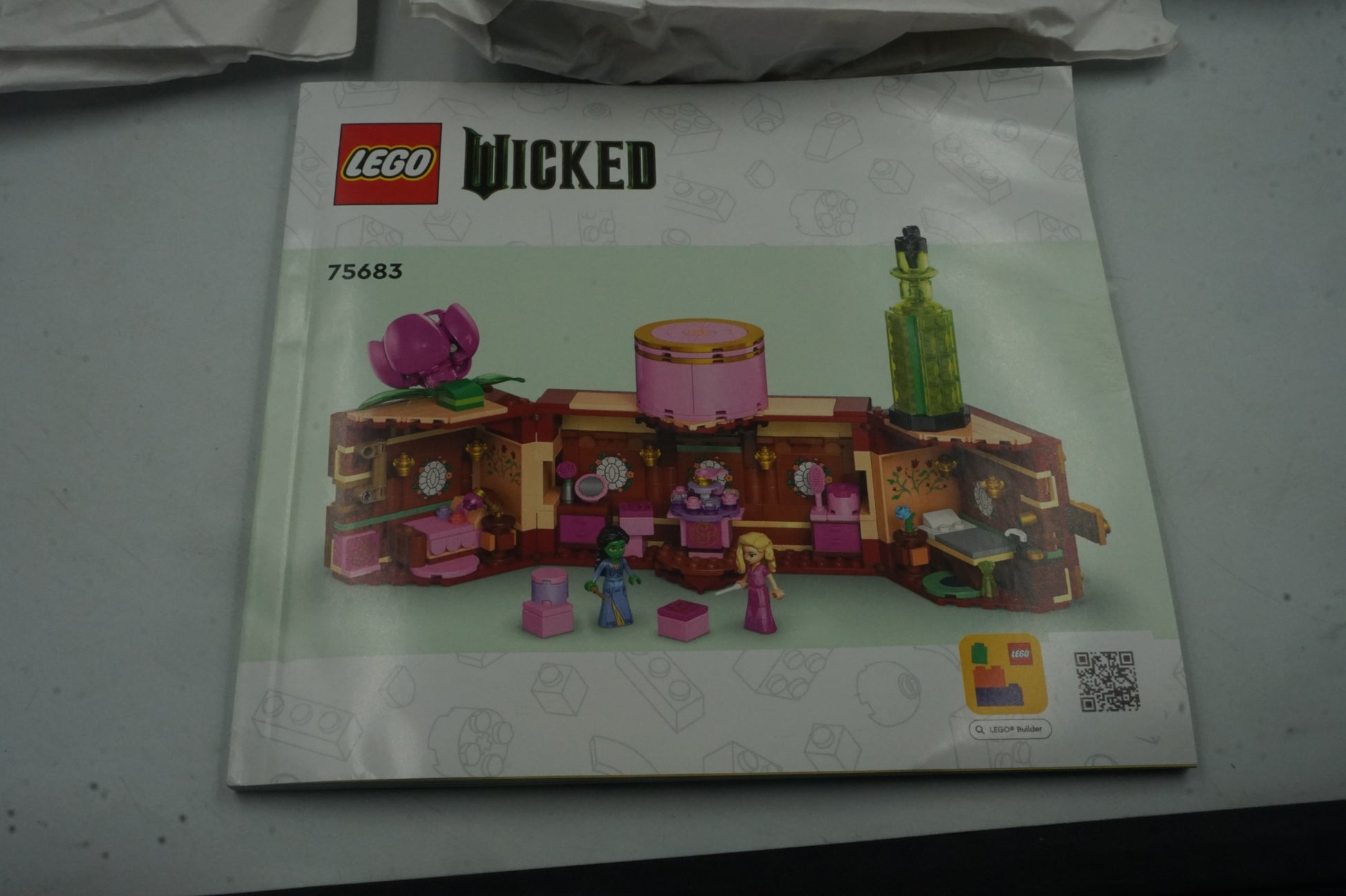 Lego Wicked Glinda & Elphaba's dormitory set 75683
