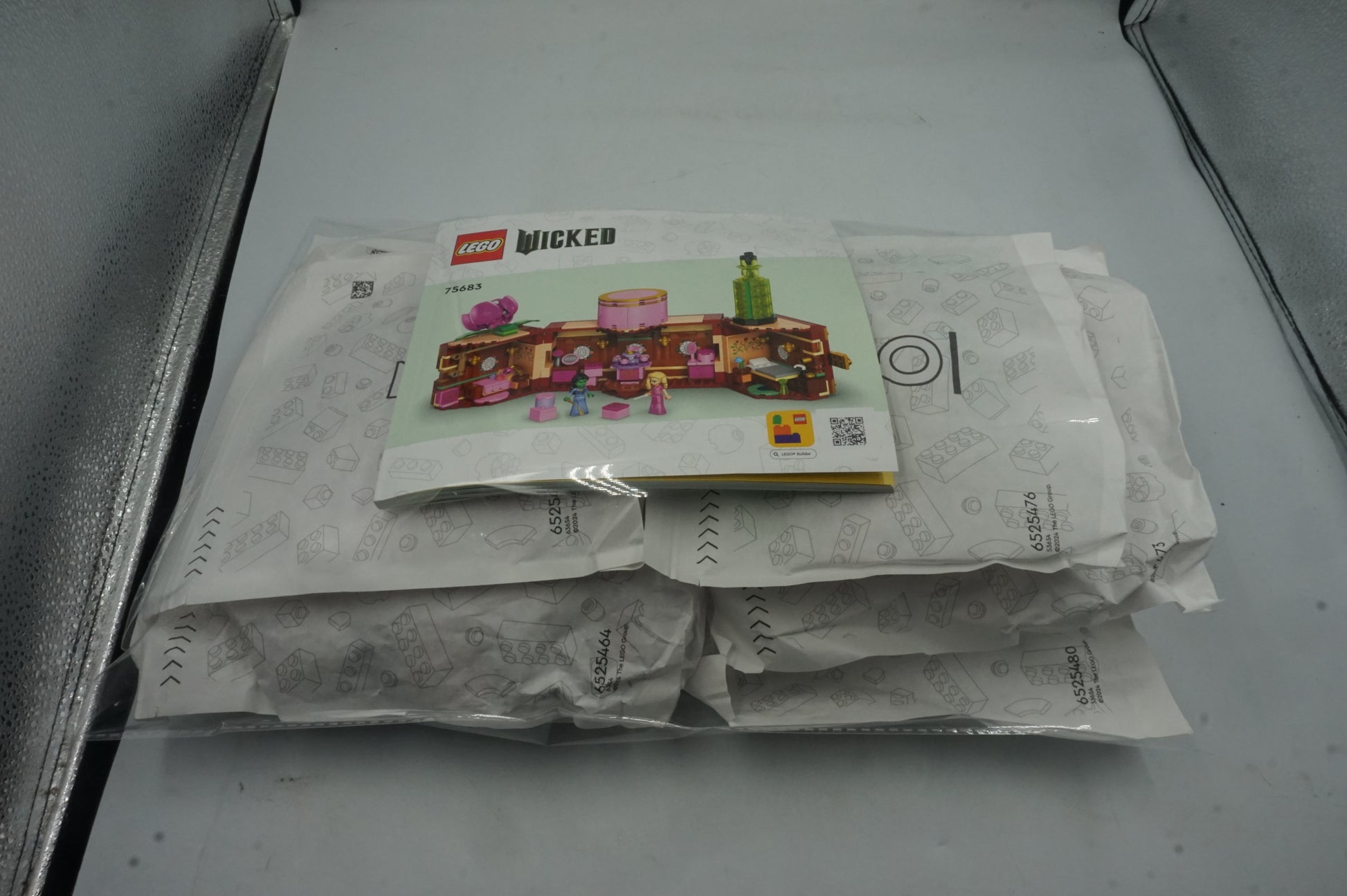 Lego Wicked Glinda & Elphaba's dormitory set 75683