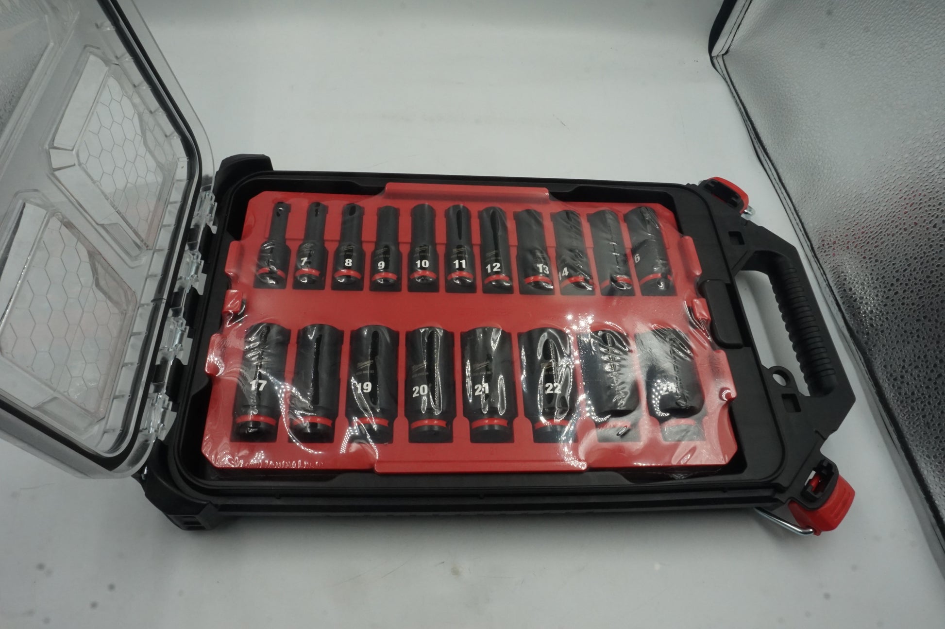 Set of 19 Milwaukee deep 3/8" shockwave impact duty socket set 6-24mm 4932480946