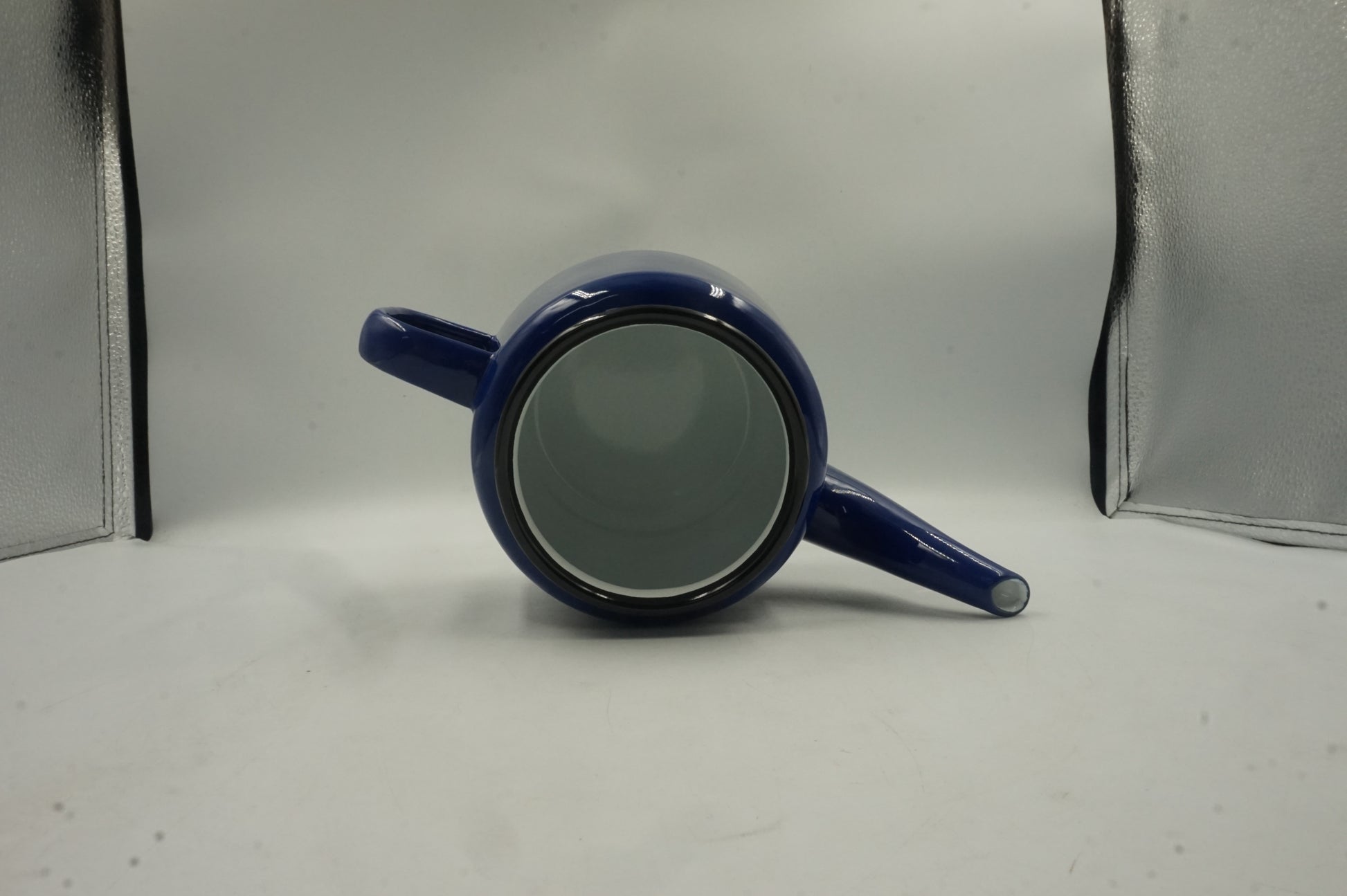 the vintage gourmet enamel teapot with handle and lid