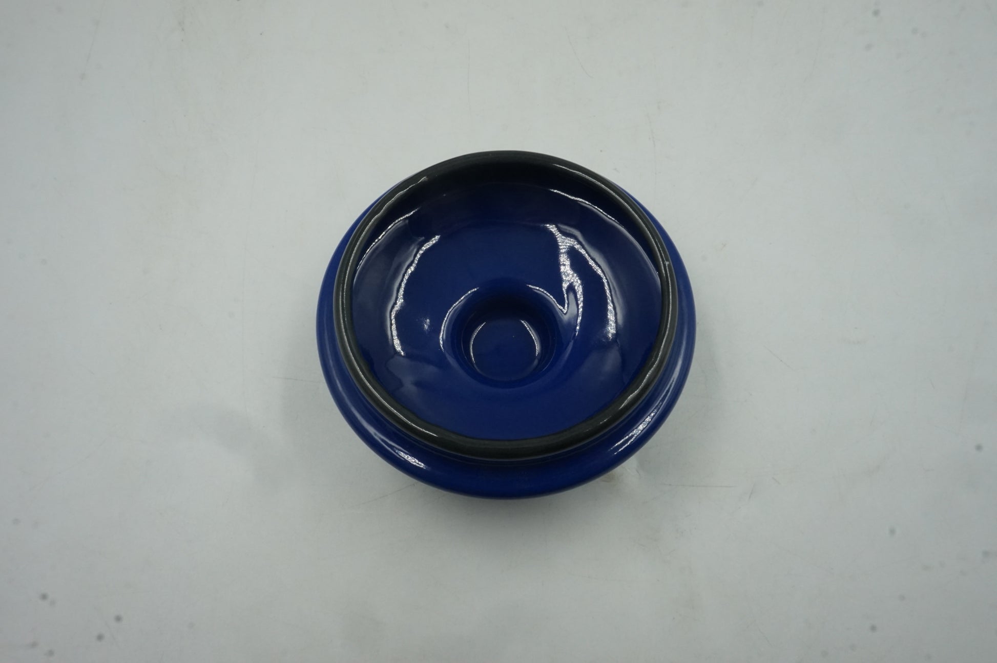 the vintage gourmet enamel teapot with handle and lid