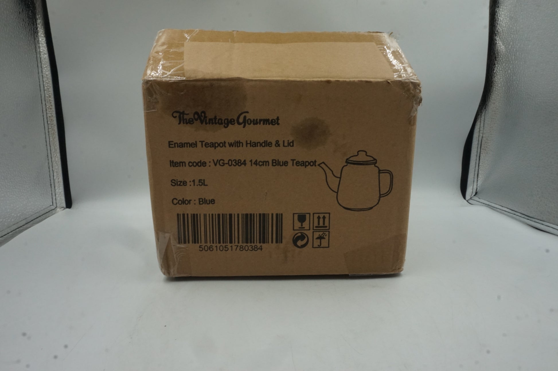 the vintage gourmet enamel teapot with handle and lid