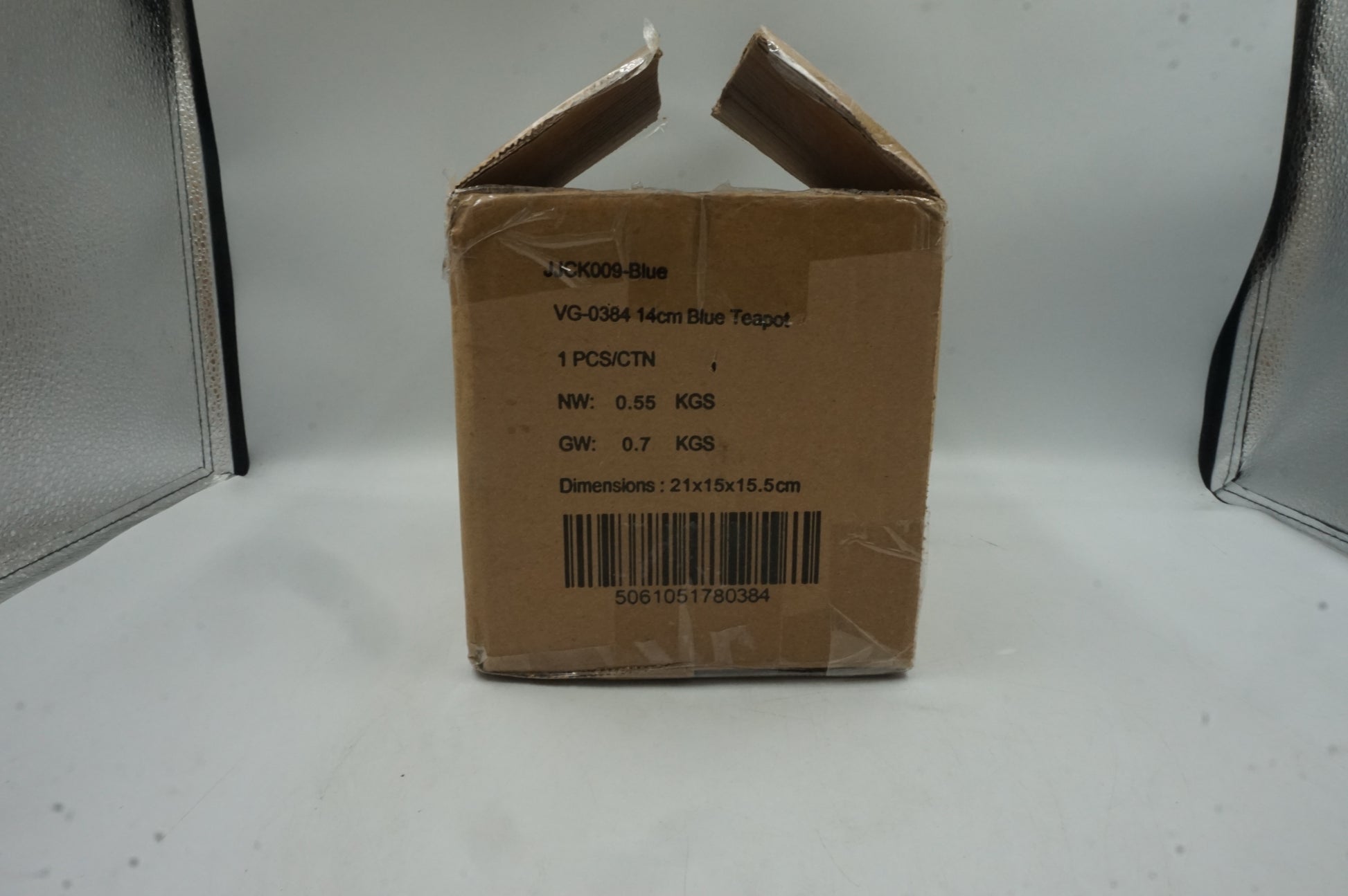 the vintage gourmet enamel teapot with handle and lid